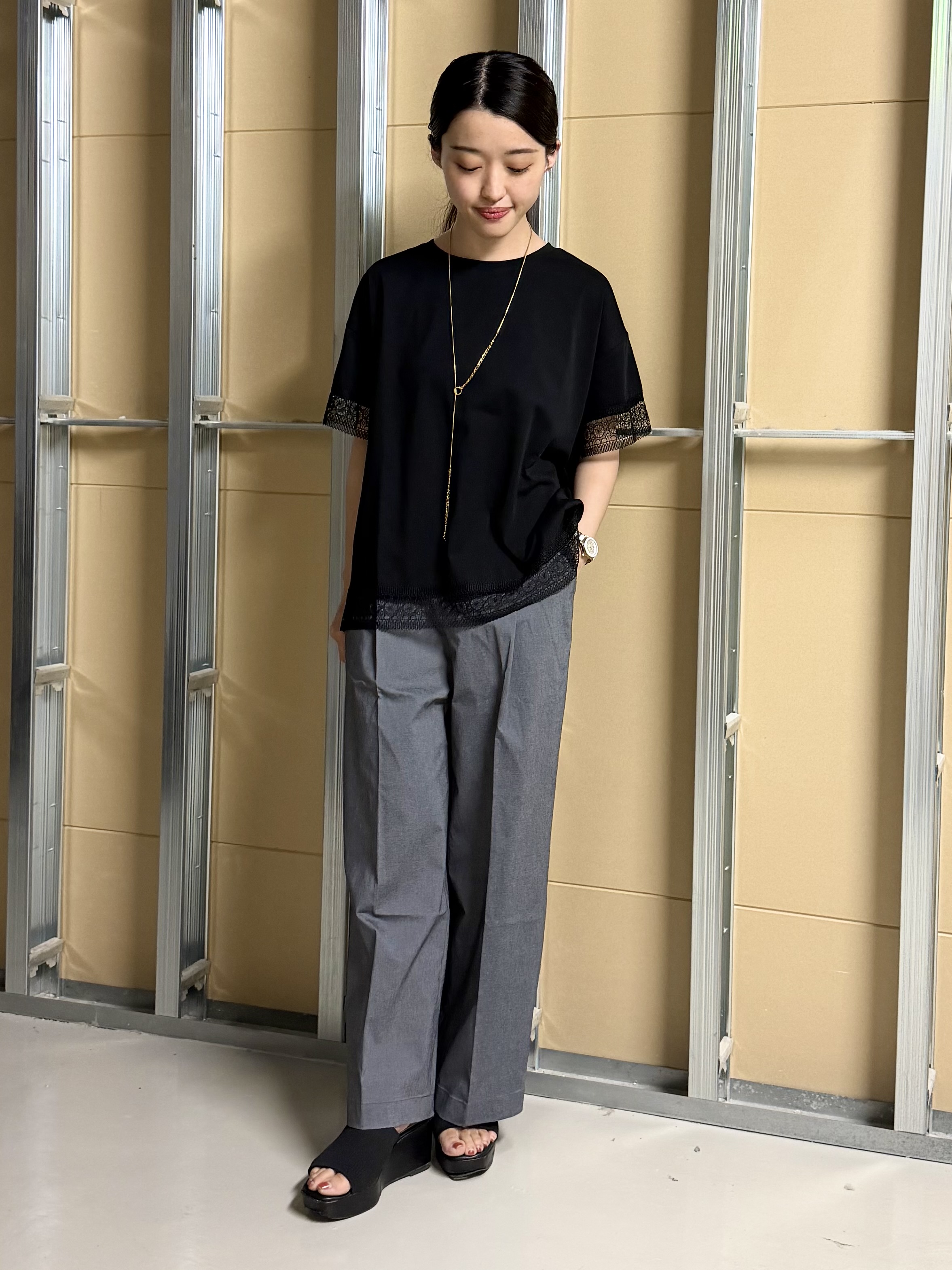 sahoさんの「THE SHOP TK｜【インせず着られる】モチーフレース切替Tシャツ」を使ったコーディネート