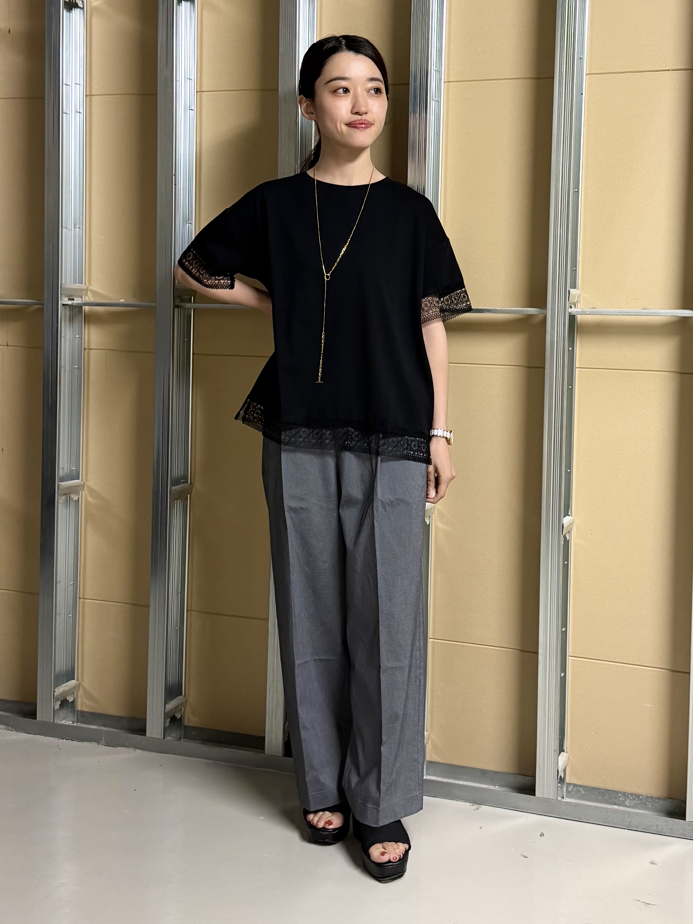 sahoさんの「THE SHOP TK｜【インせず着られる】モチーフレース切替Tシャツ」を使ったコーディネート