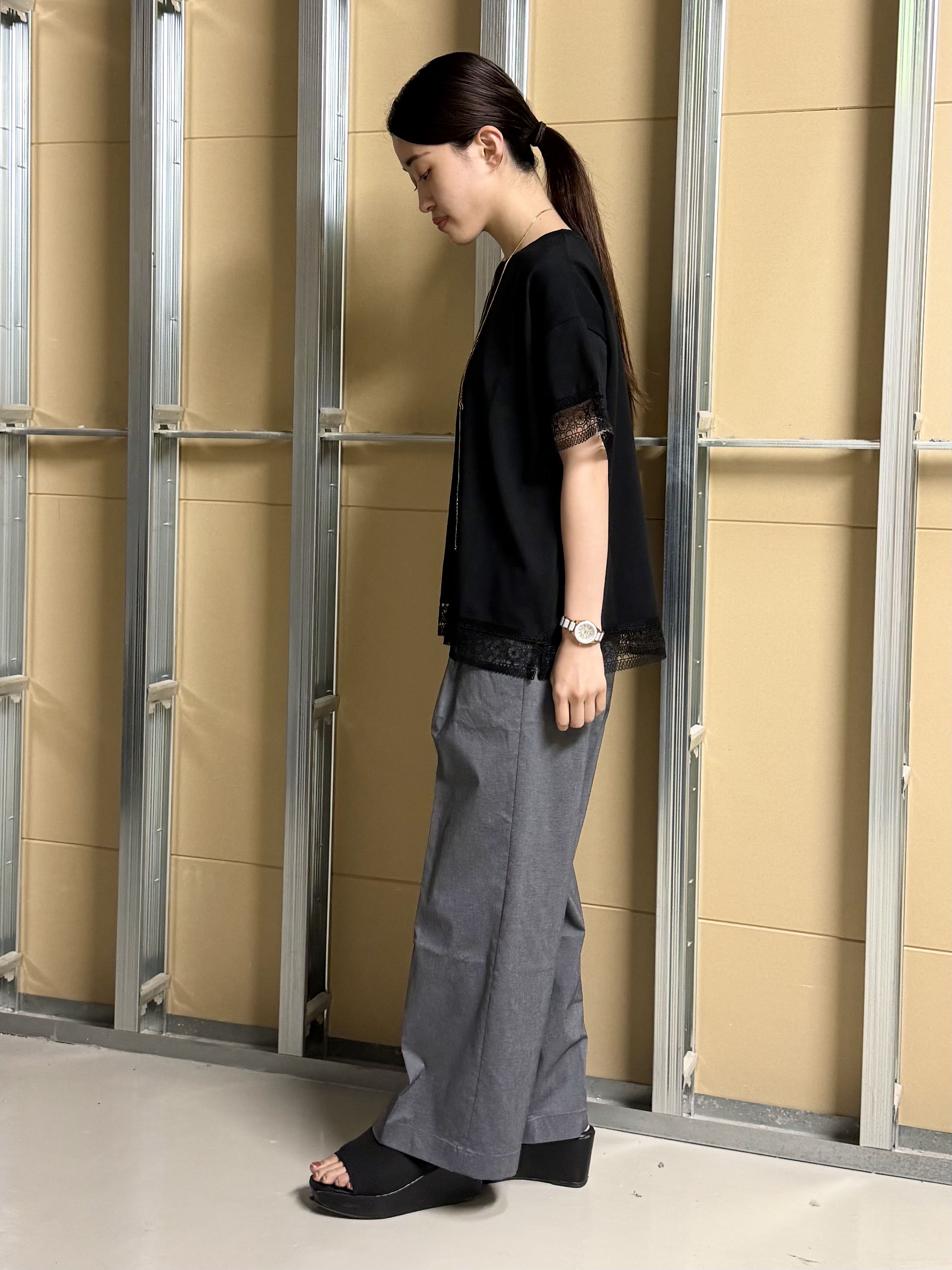 sahoさんの「THE SHOP TK｜【インせず着られる】モチーフレース切替Tシャツ」を使ったコーディネート