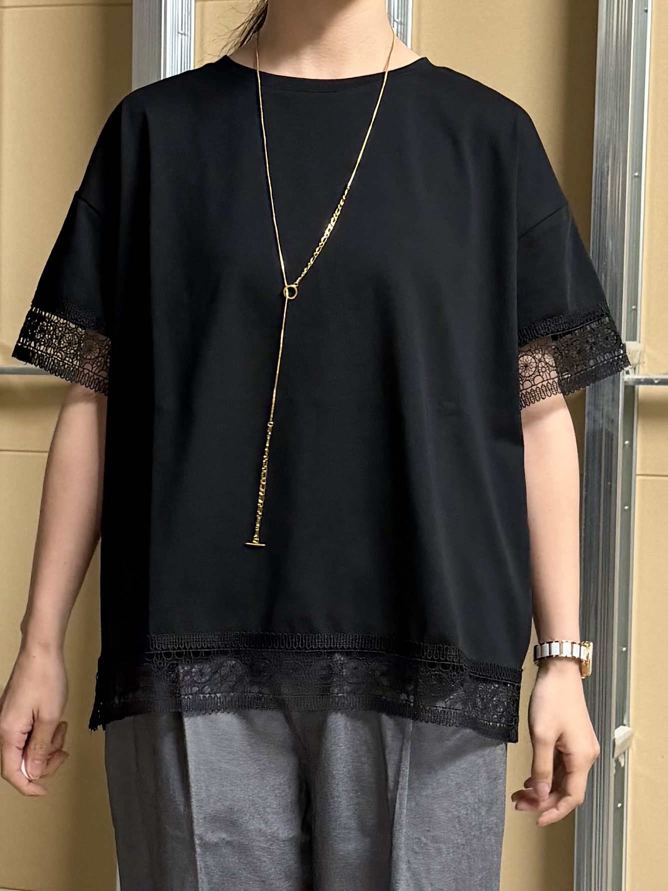 sahoさんの「THE SHOP TK｜【インせず着られる】モチーフレース切替Tシャツ」を使ったコーディネート