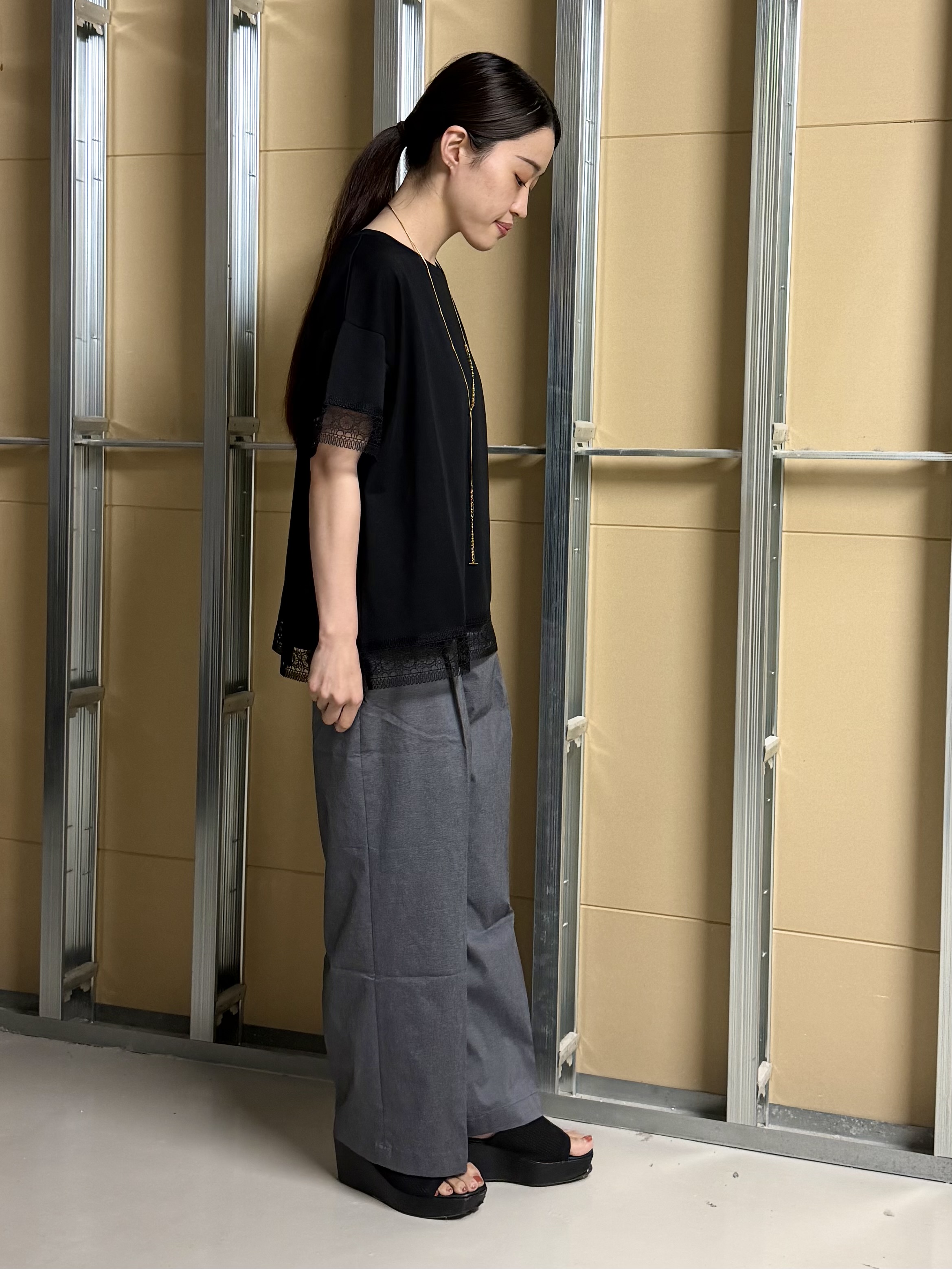 sahoさんの「THE SHOP TK｜【インせず着られる】モチーフレース切替Tシャツ」を使ったコーディネート