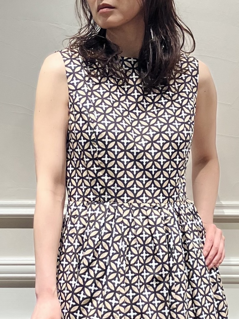 TSUKUIさんの「DRESSTERIOR｜【otonaMUSE5月号掲載/ウォッシャブル】オーバーラップサークル ノースリーブドレス」を使ったコーディネート