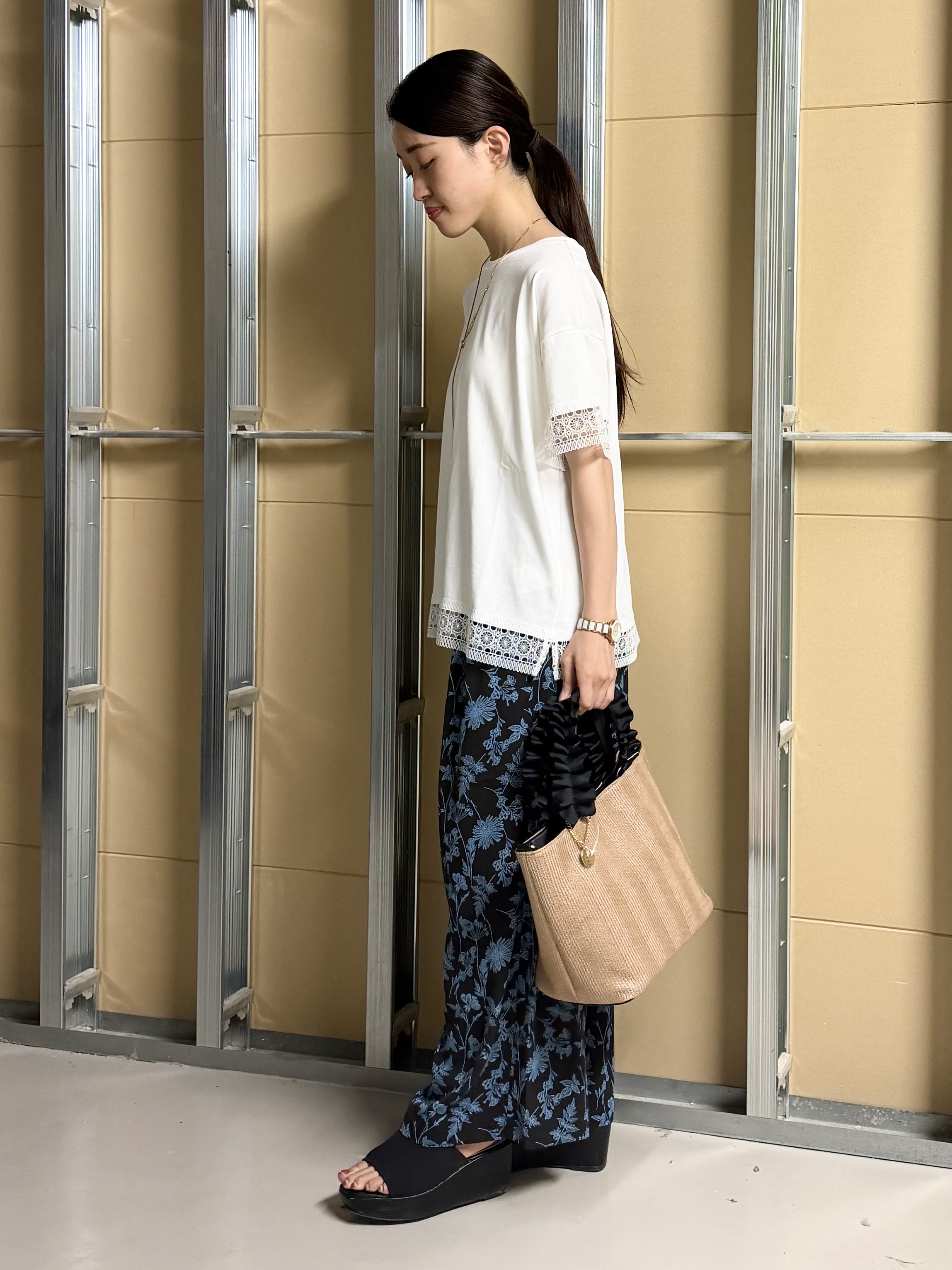 sahoさんの「THE SHOP TK｜【インせず着られる】モチーフレース切替Tシャツ」を使ったコーディネート