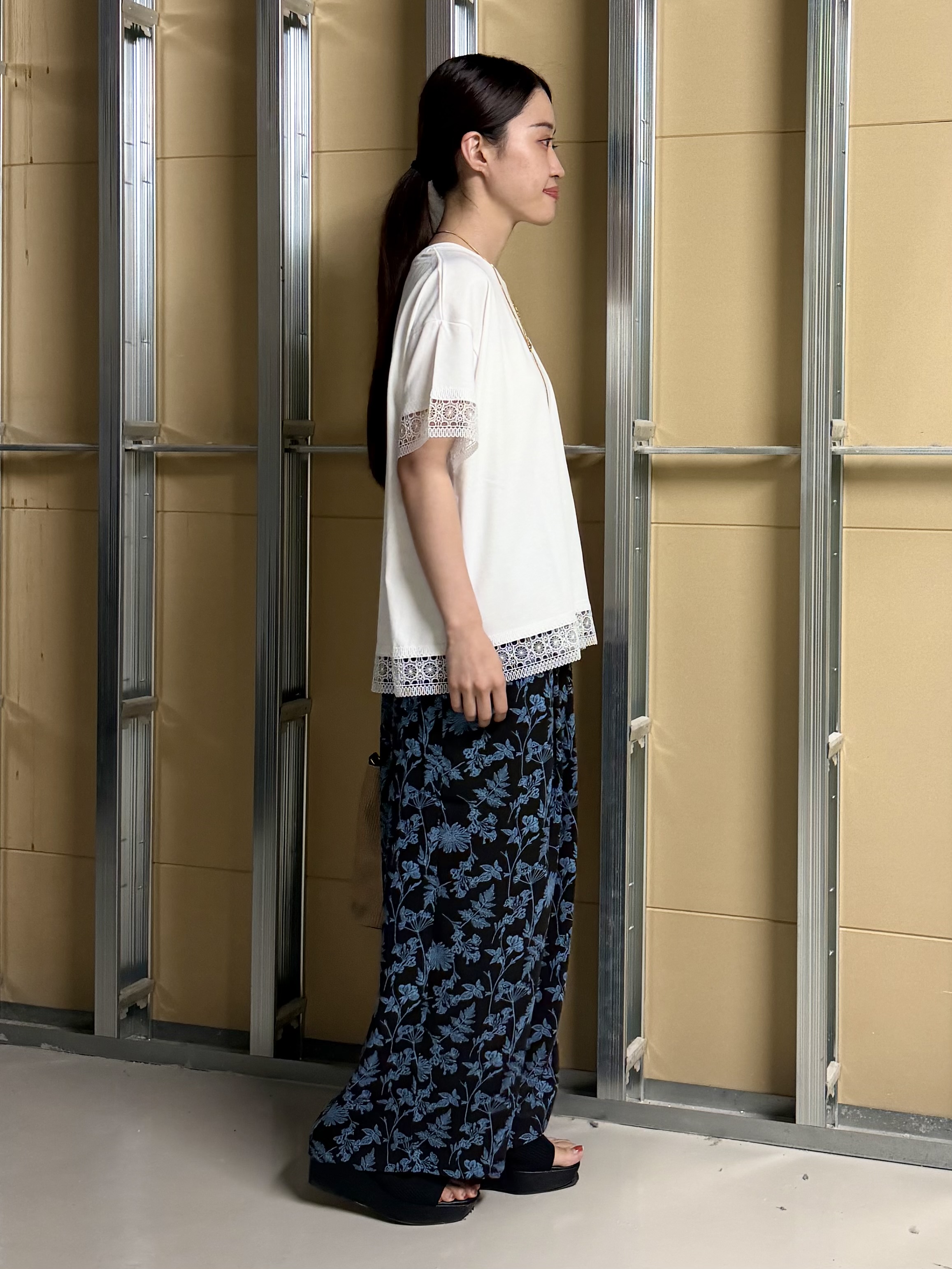 sahoさんの「THE SHOP TK｜【インせず着られる】モチーフレース切替Tシャツ」を使ったコーディネート