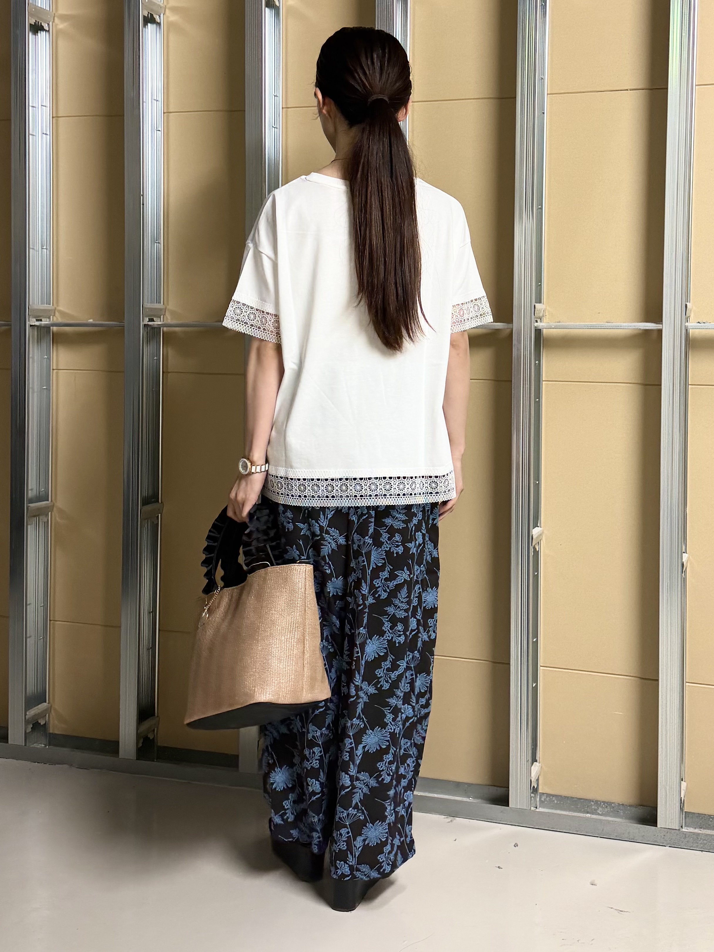 sahoさんの「THE SHOP TK｜【インせず着られる】モチーフレース切替Tシャツ」を使ったコーディネート