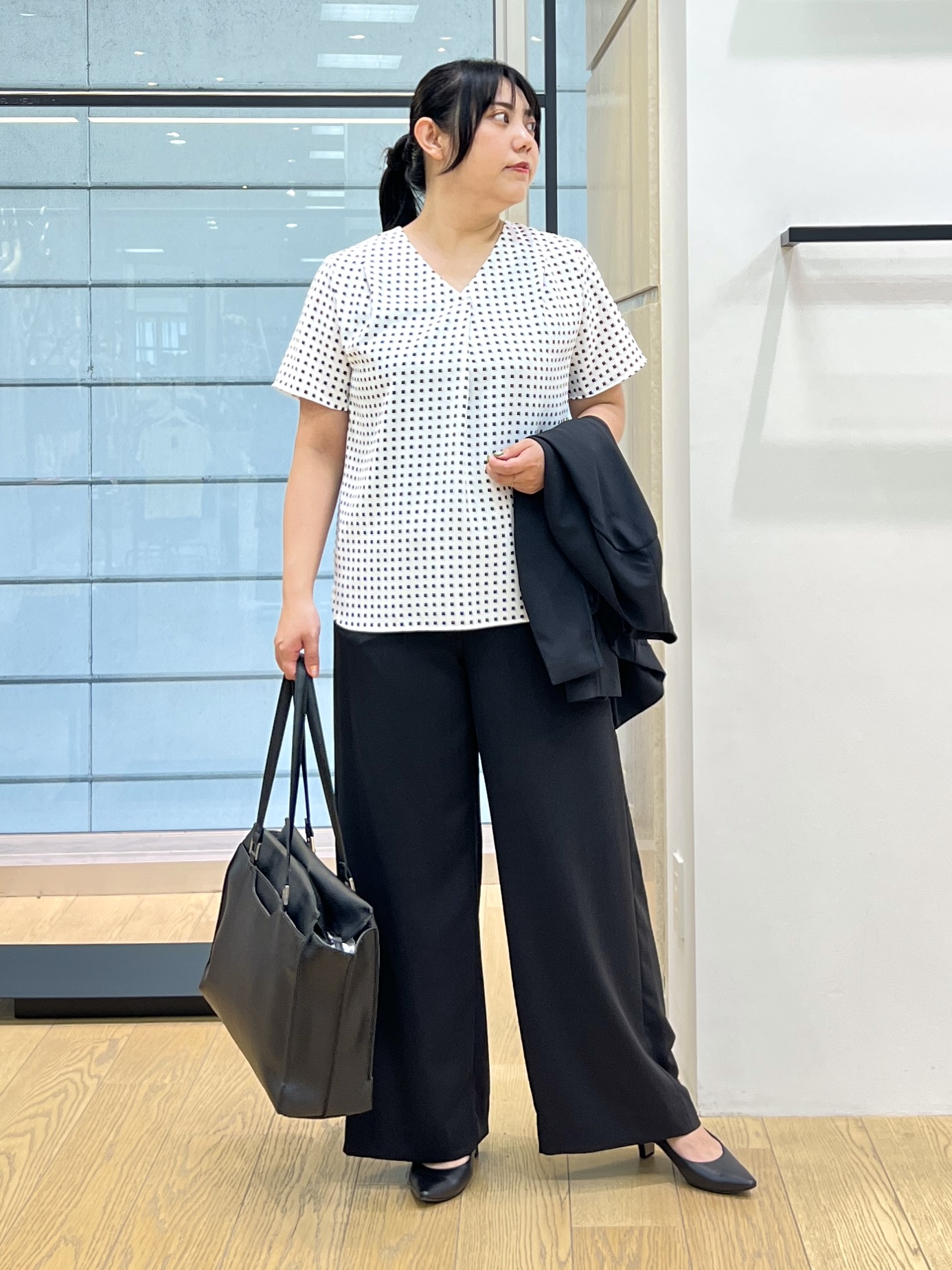 shimaさんの「INDIVI｜【さらに軽く軽快！／着る日傘】ノーカラージャケット」を使ったコーディネート