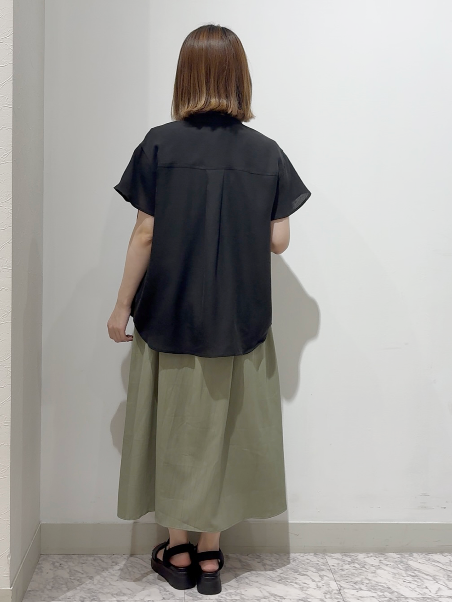 しかっちさんの「grove｜【低身長さんも選べる着丈・洗濯機◎】テントラインワンピース」を使ったコーディネート