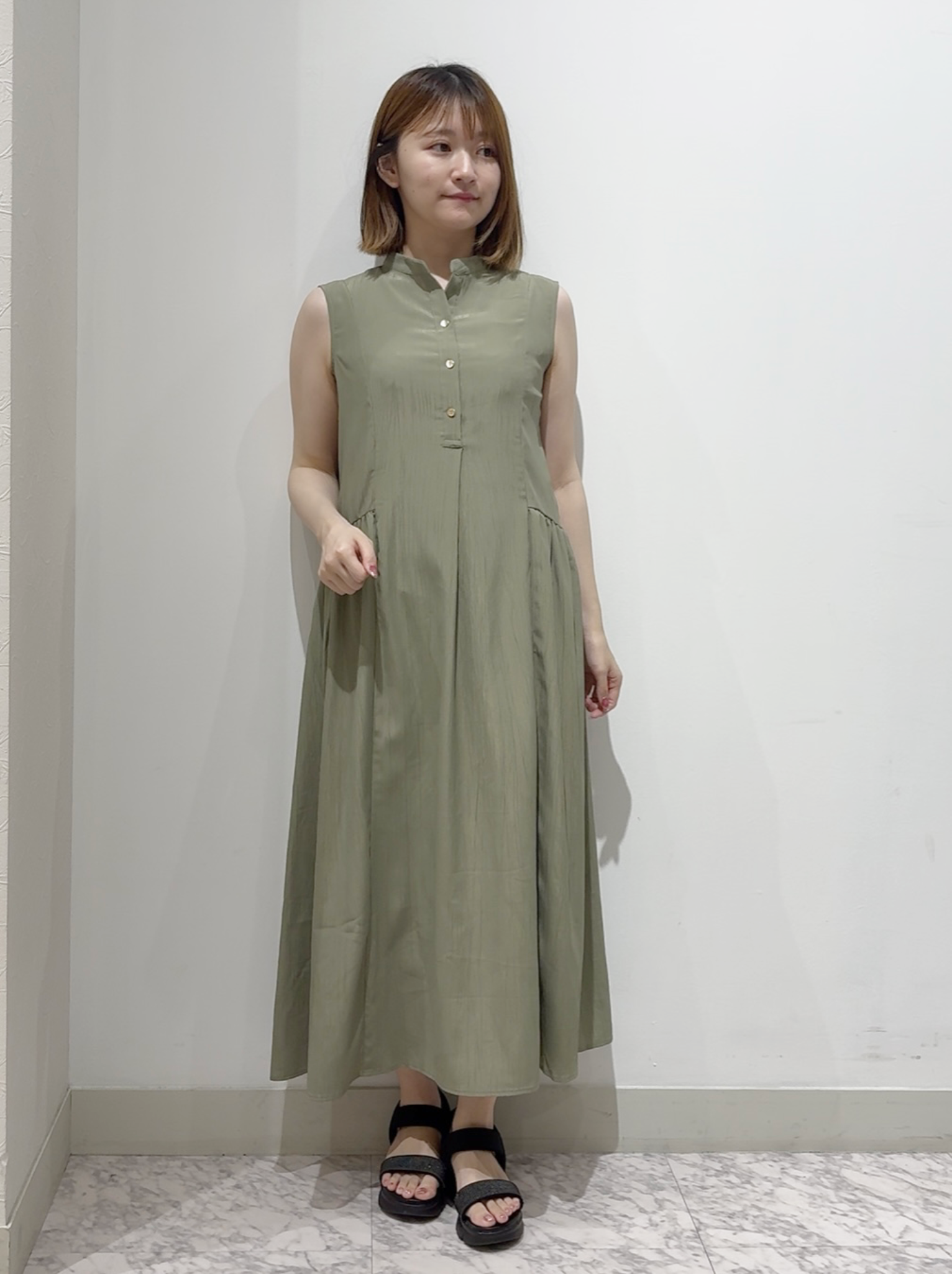 しかっちさんの「grove｜【低身長さんも選べる着丈・洗濯機◎】テントラインワンピース」を使ったコーディネート