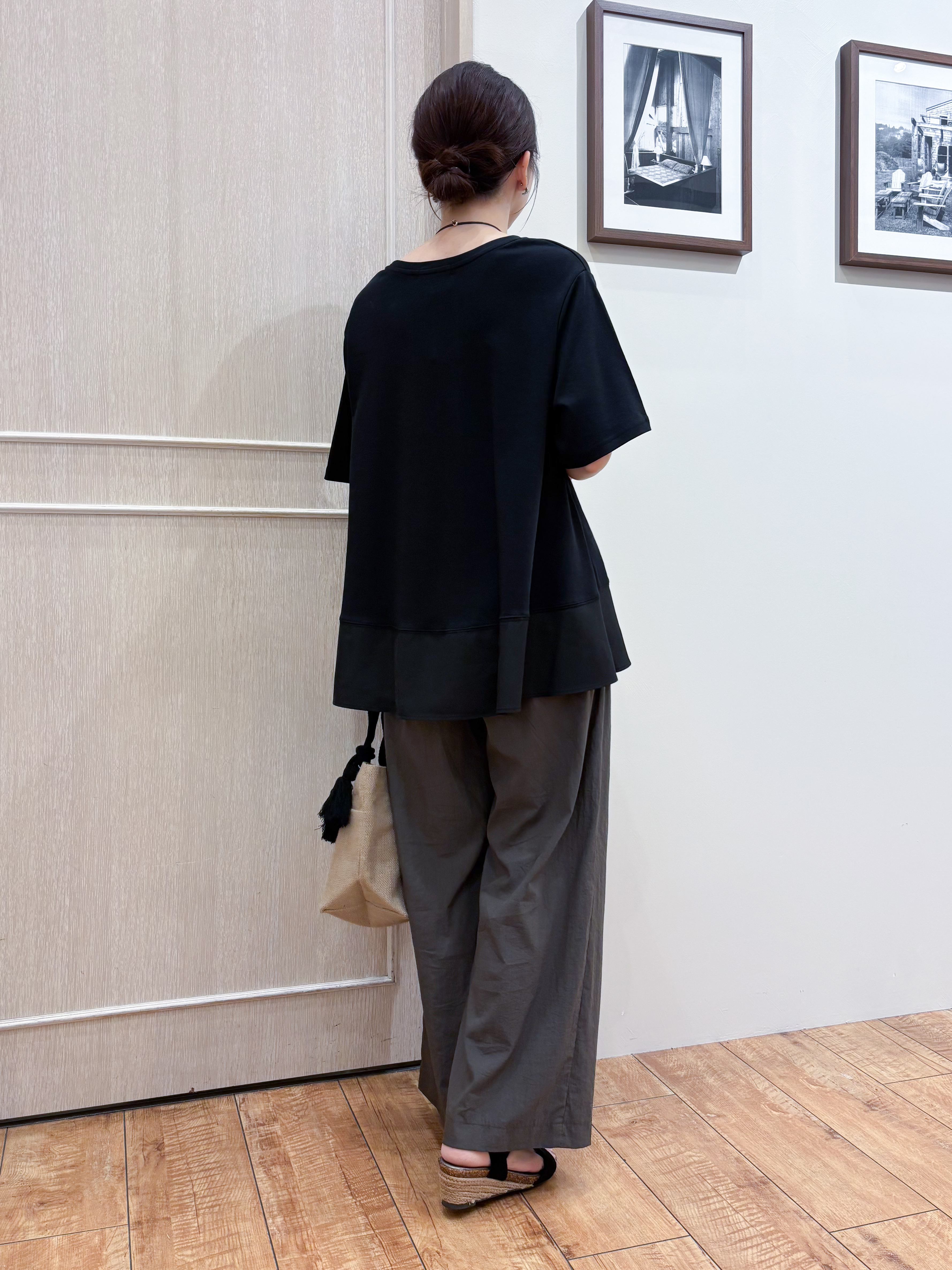 なみさんの「SHOO･LA･RUE｜【ひんやり/UV/抗菌防臭】体型カバーも叶う 裾切り替えAライントップス」を使ったコーディネート