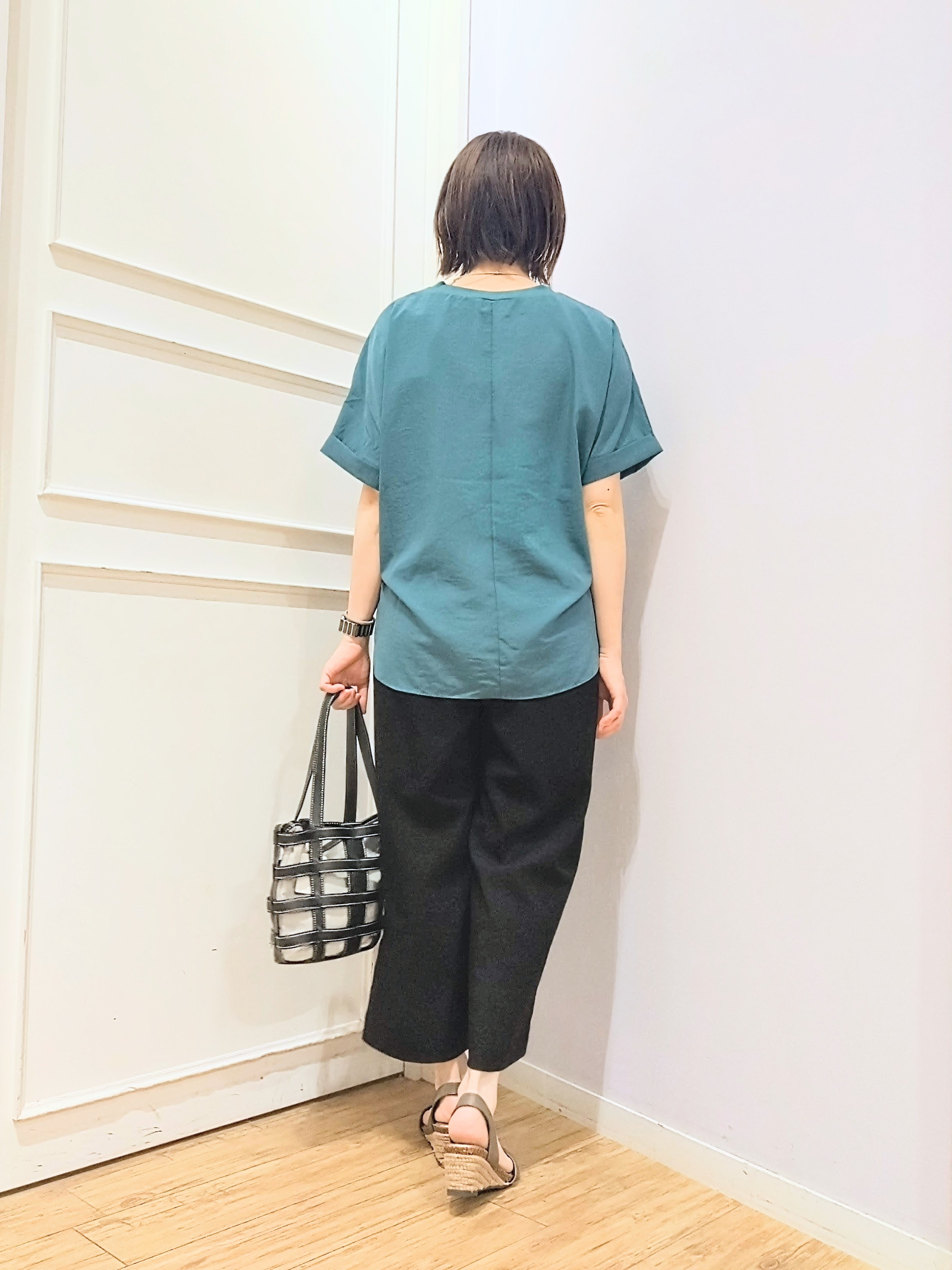 miomioさんの「SHOO･LA･RUE｜【ひんやり/着丈選べる/体型カバー】洗濯後しわになりにくい さらさらドルマンブラウス」を使ったコーディネート