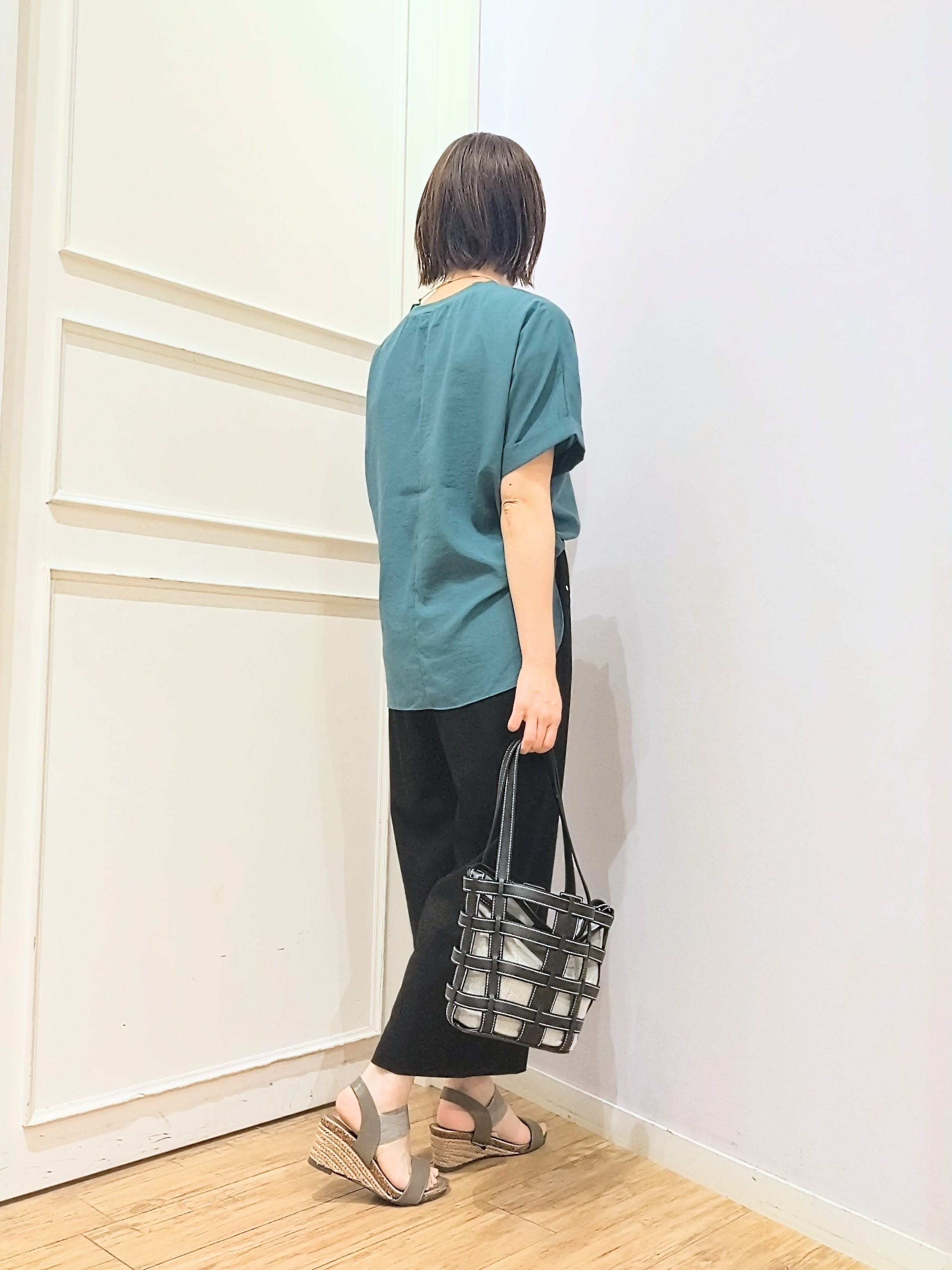 miomioさんの「SHOO･LA･RUE｜【ひんやり/着丈選べる/体型カバー】洗濯後しわになりにくい さらさらドルマンブラウス」を使ったコーディネート