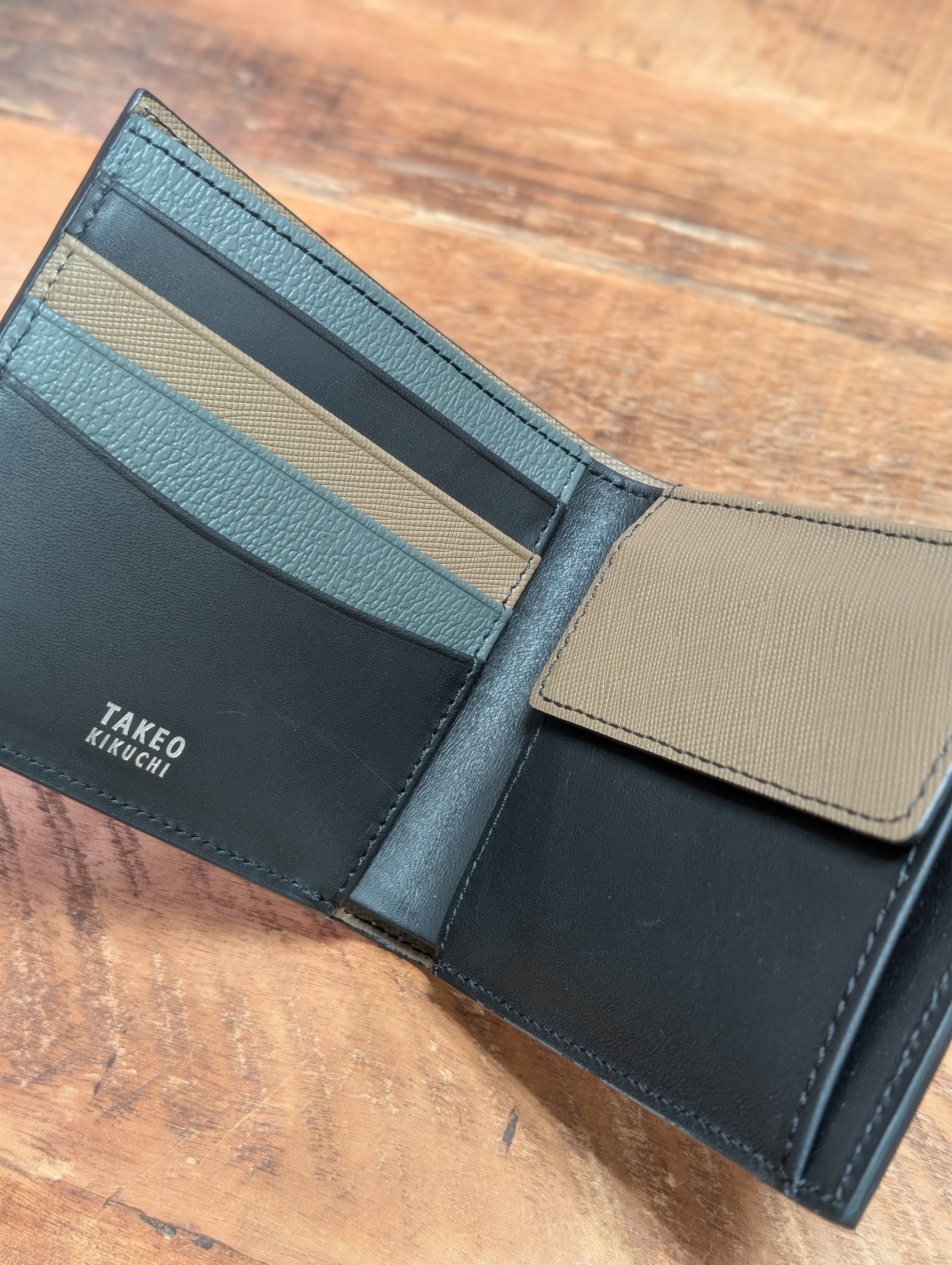 yasuさんの「TAKEO KIKUCHI｜Tアンティークレザー 2つ折り財布」を使ったコーディネート