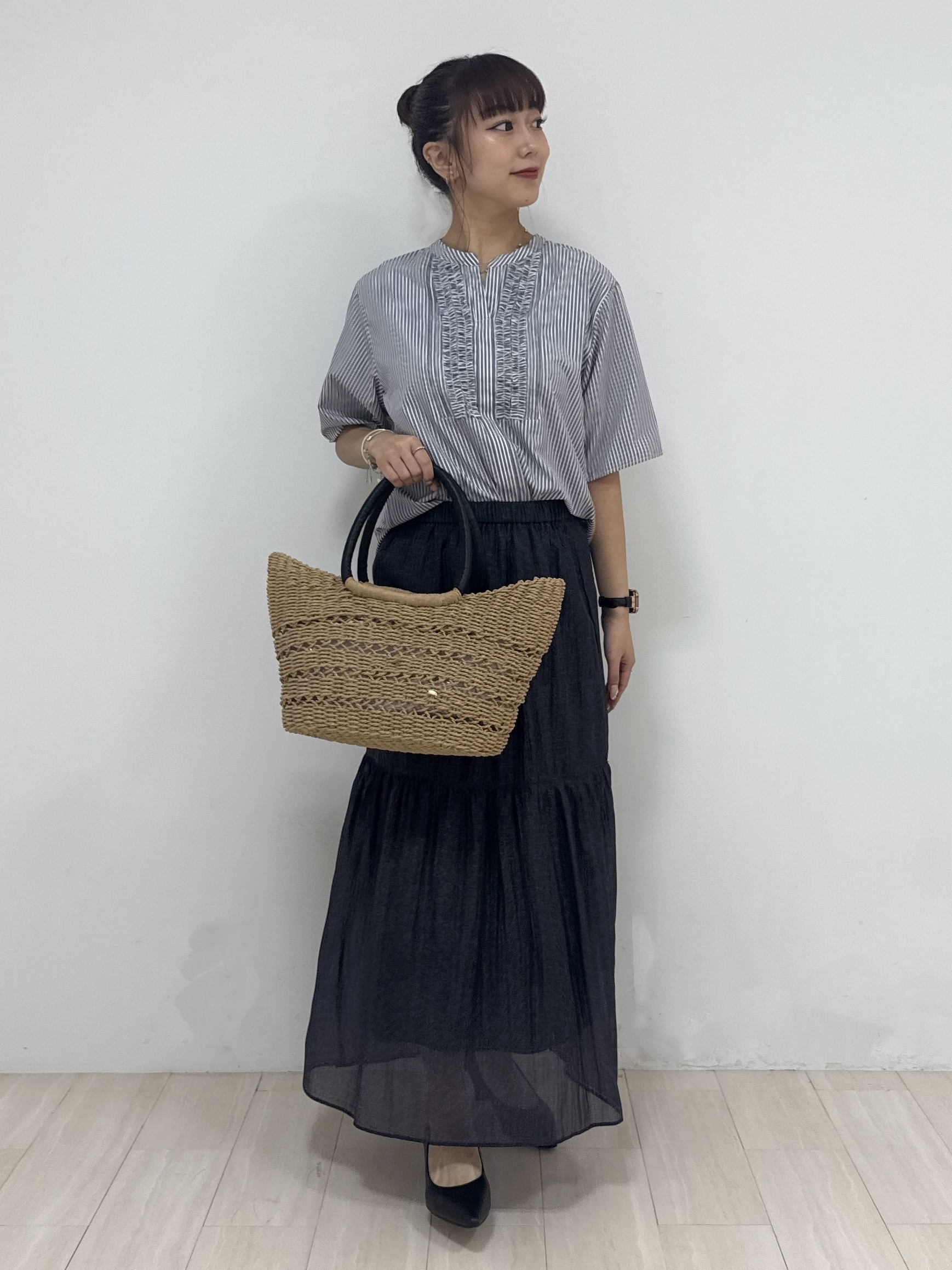 萩原 優里菜さんの「INDIVI｜【UVケア／吸汗速乾／着映え】フリルピンタックブラウス」を使ったコーディネート