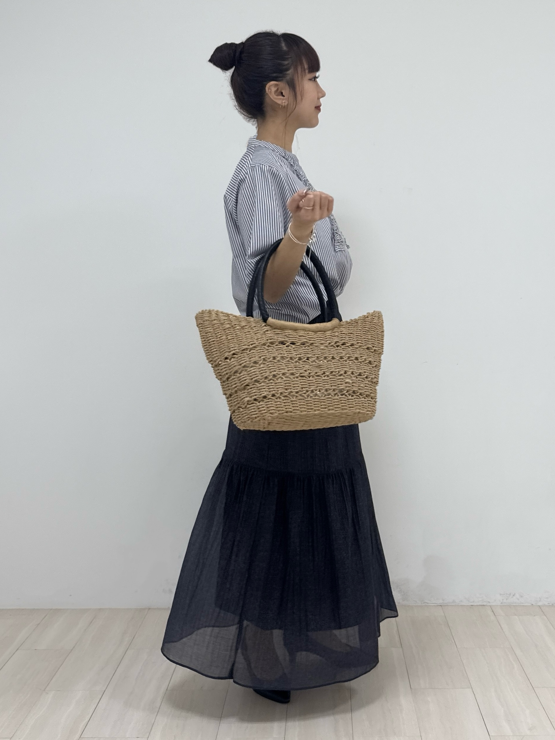 萩原 優里菜さんの「INDIVI｜【UVケア／吸汗速乾／着映え】フリルピンタックブラウス」を使ったコーディネート