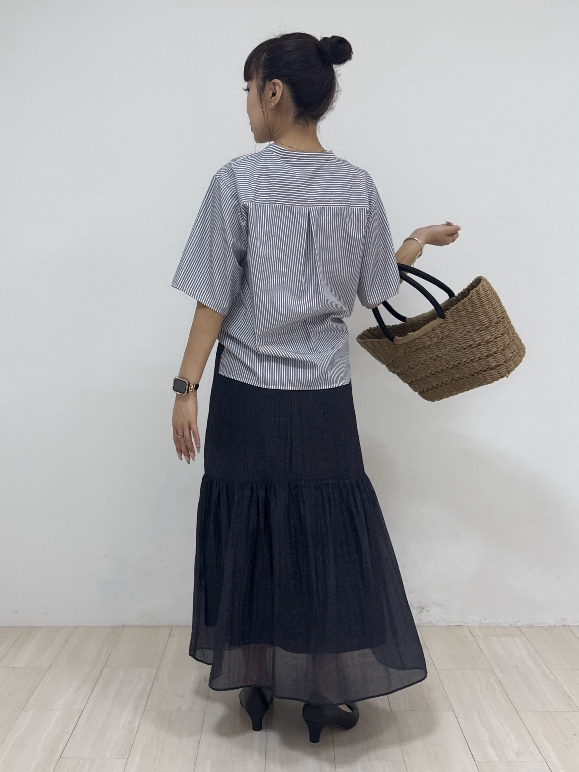 萩原 優里菜さんの「INDIVI｜【UVケア／吸汗速乾／着映え】フリルピンタックブラウス」を使ったコーディネート
