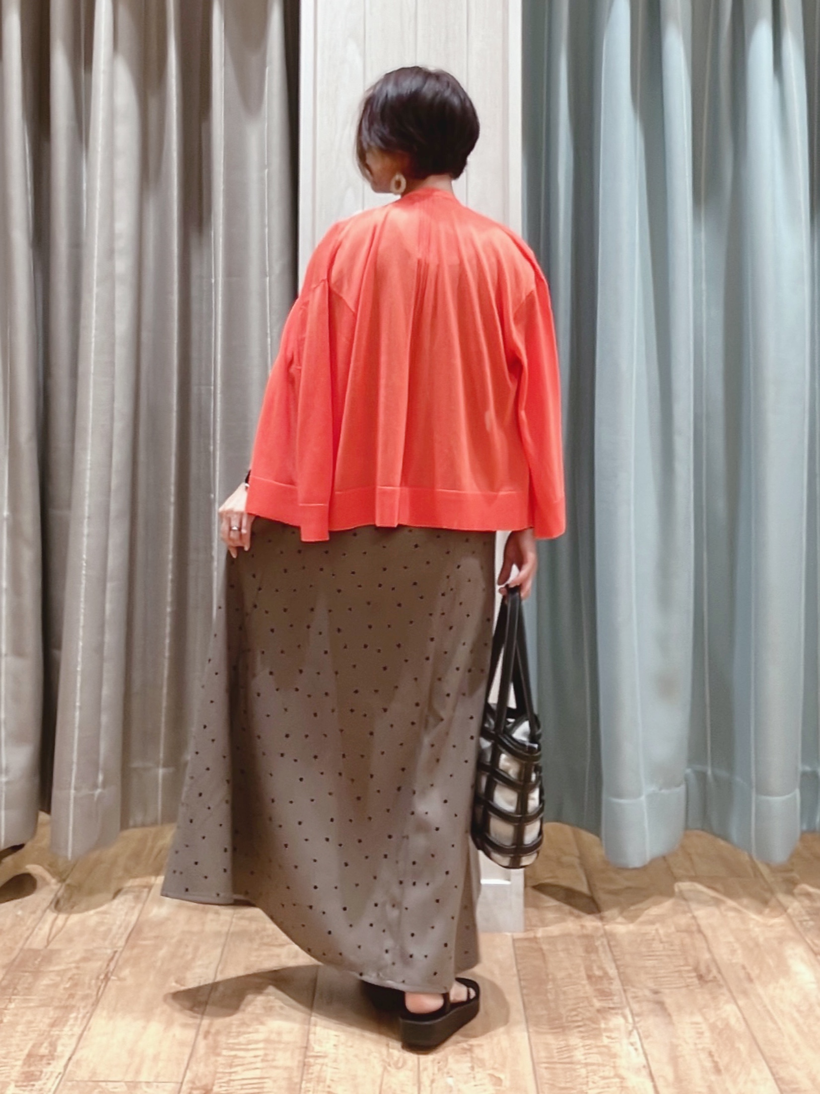 aaamiさんの「SHOO･LA･RUE｜【ひんやり/洗濯機可/S-LL】オンにもオフにも マルチに使えるボタンレスカーディガン」を使ったコーディネート