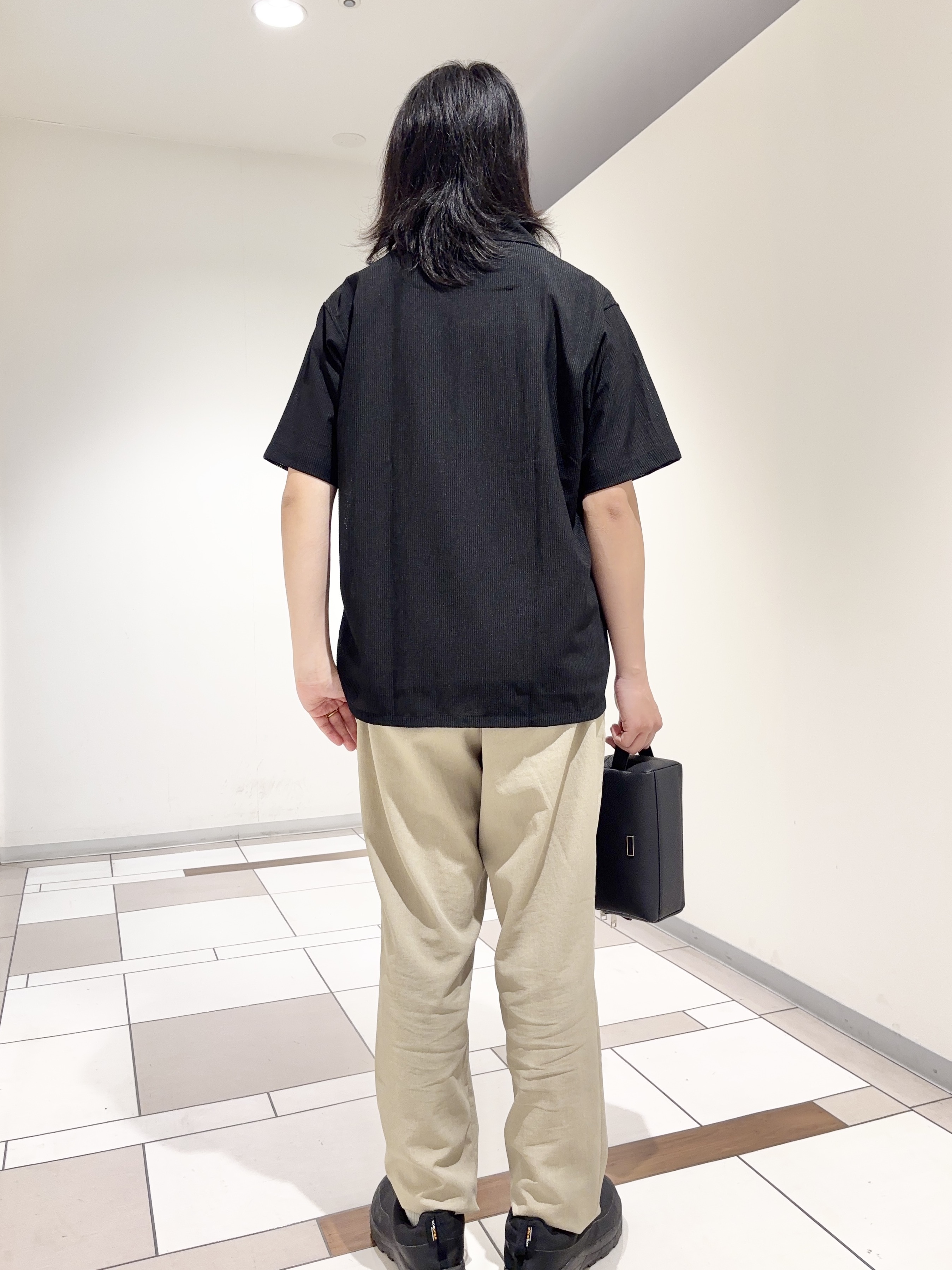 及川さんの「TAKEO KIKUCHI｜【通気性】トリコットサッカー オープンカラー シャツ」を使ったコーディネート
