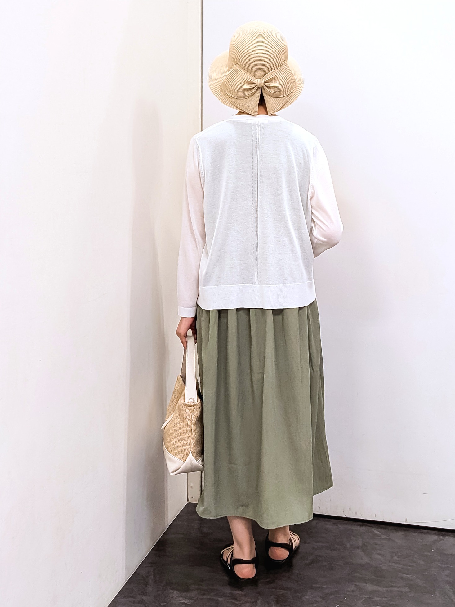 やまちゃんさんの「grove｜高評価！【接触冷感／UVカットetc】ベーシックショートカーディガン」を使ったコーディネート