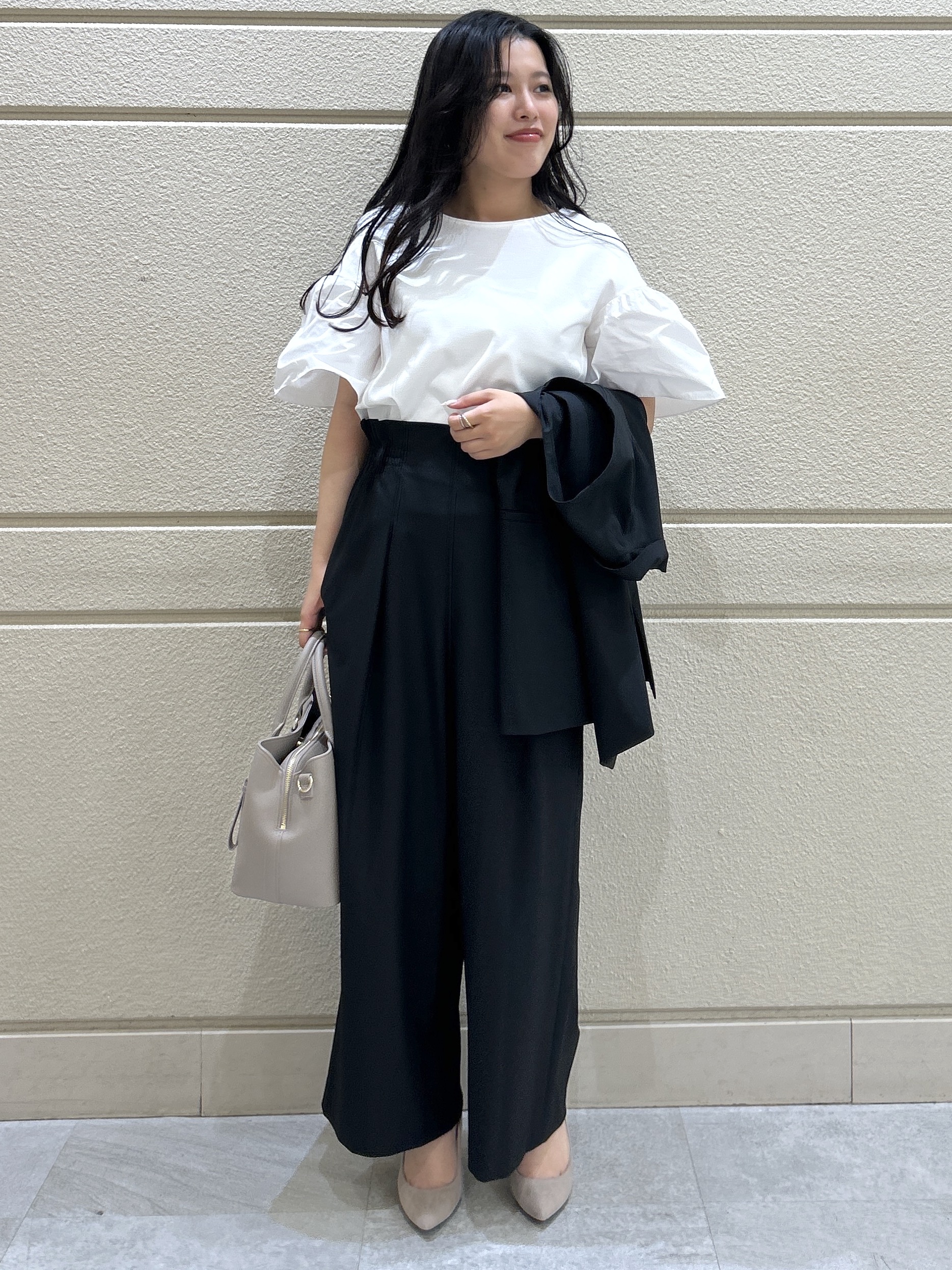 Momokaさんの「COUP DE CHANCE｜【手洗い可／日本製】ギャザーフレアスリーブ　プルオーバー」を使ったコーディネート