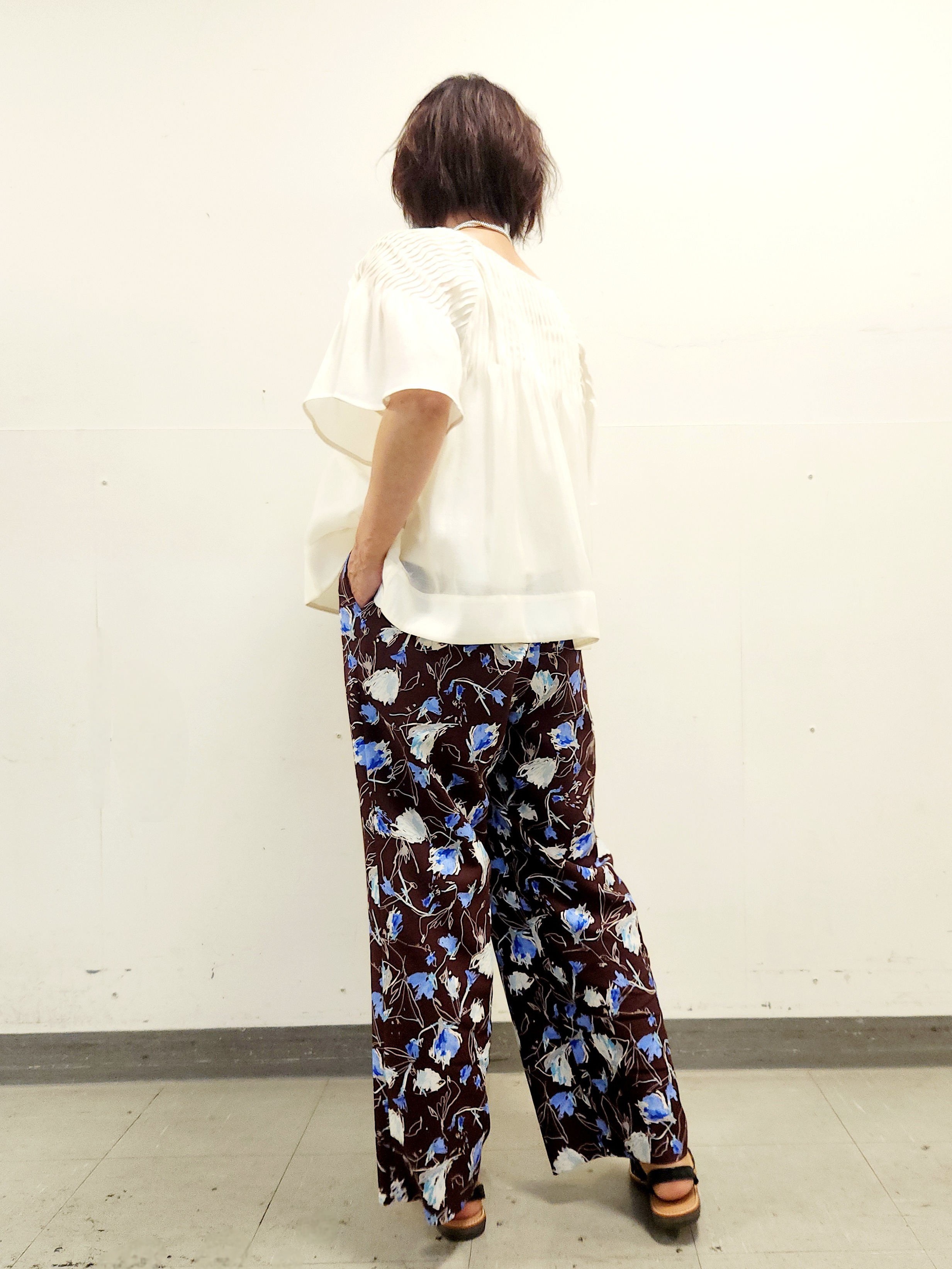 mayumayuさんの「Reflect｜ピンタックデザインフレアスリーブブラウス」を使ったコーディネート
