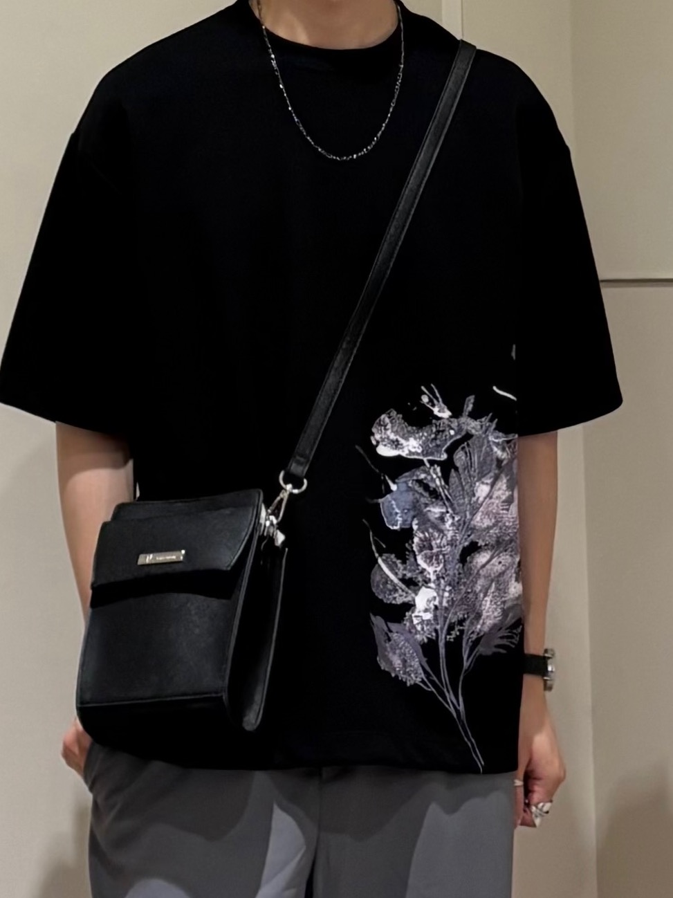 ナノシーさんの「tk.TAKEO KIKUCHI｜リーフエンブロブラーTシャツ」を使ったコーディネート