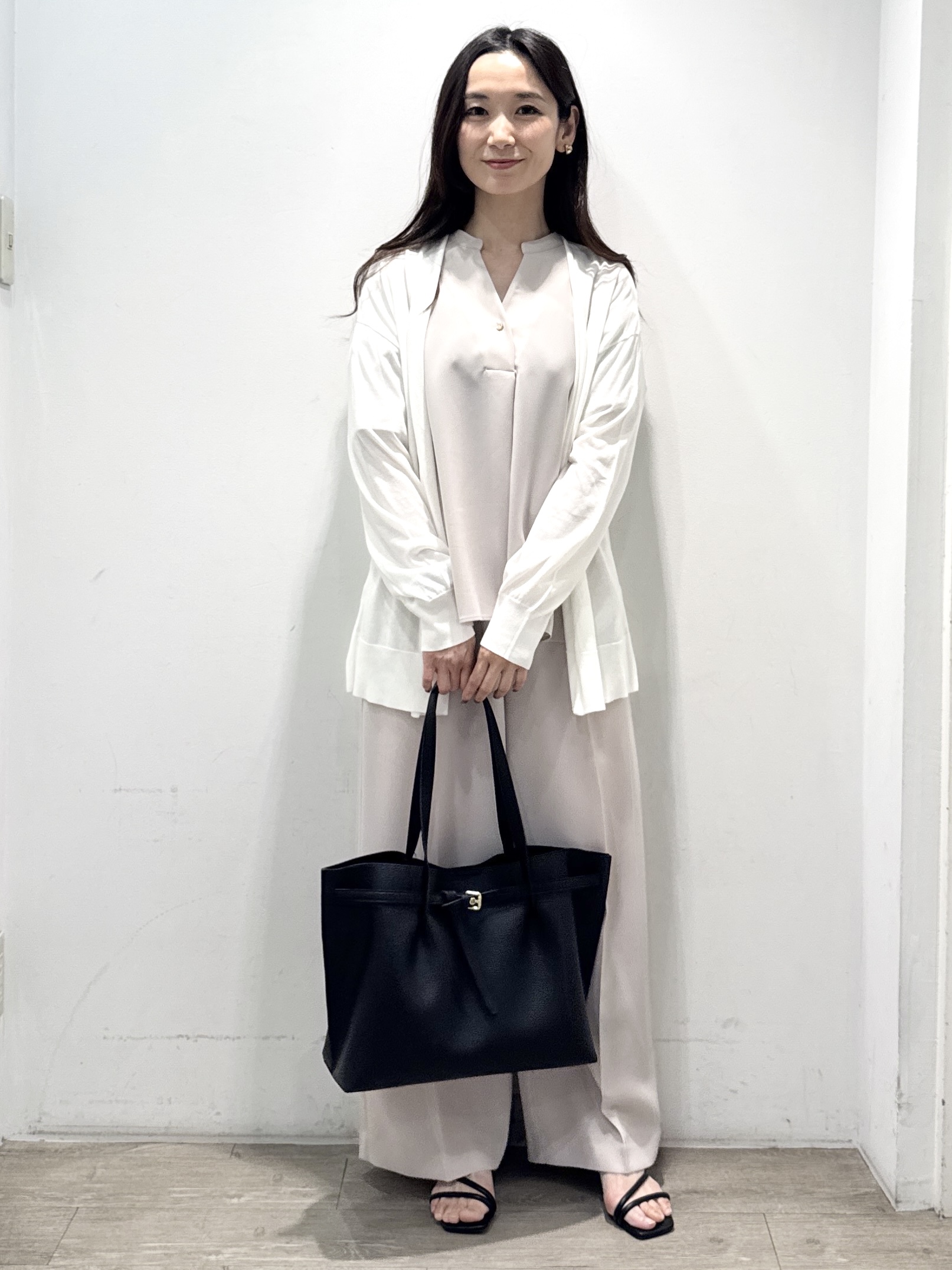 yuicciさんの「OPAQUE.CLIP｜【接触冷感】ニットカーディガン《洗濯機OK／抗ピリング》」を使ったコーディネート