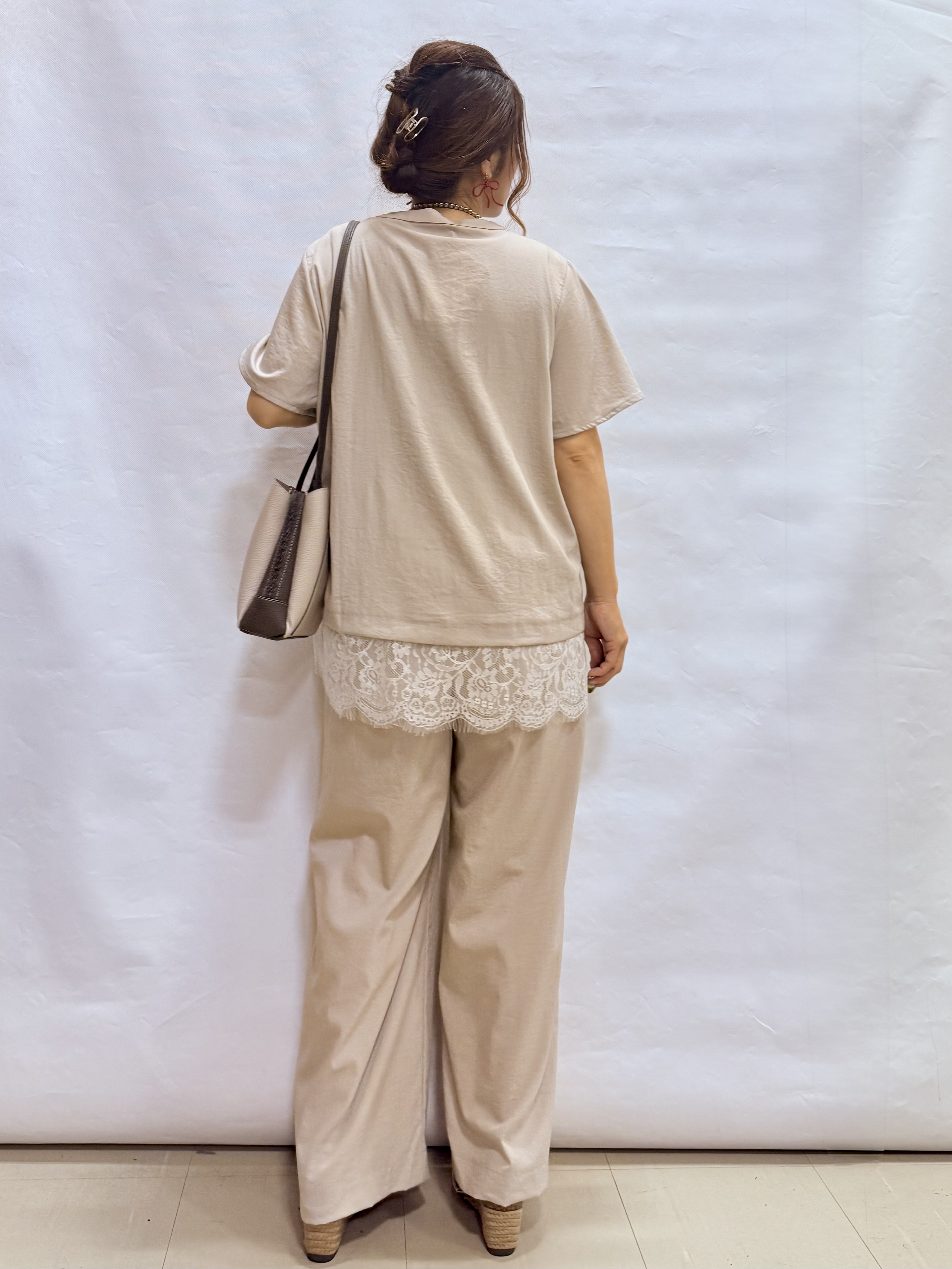 fuuさんの「SHOO･LA･RUE｜【S-LL/洗濯機可】軽凛(かろりん)ひんやり スキッパー裾レースブラウス」を使ったコーディネート