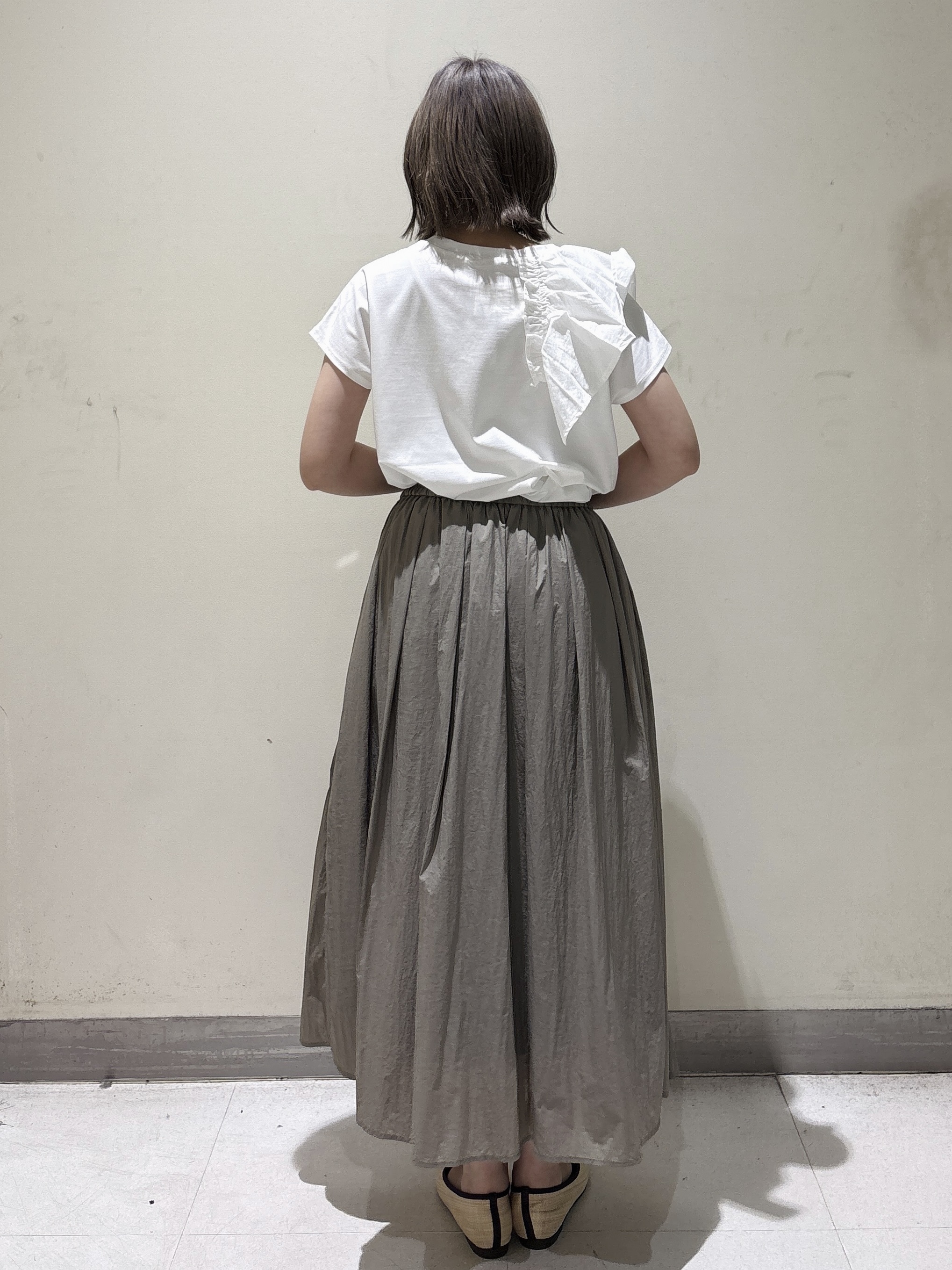 みきちぃさんの「OPAQUE.CLIP｜【UVケア／接触冷感】アシメフリルドッキングカットソー《洗濯機OK》」を使ったコーディネート