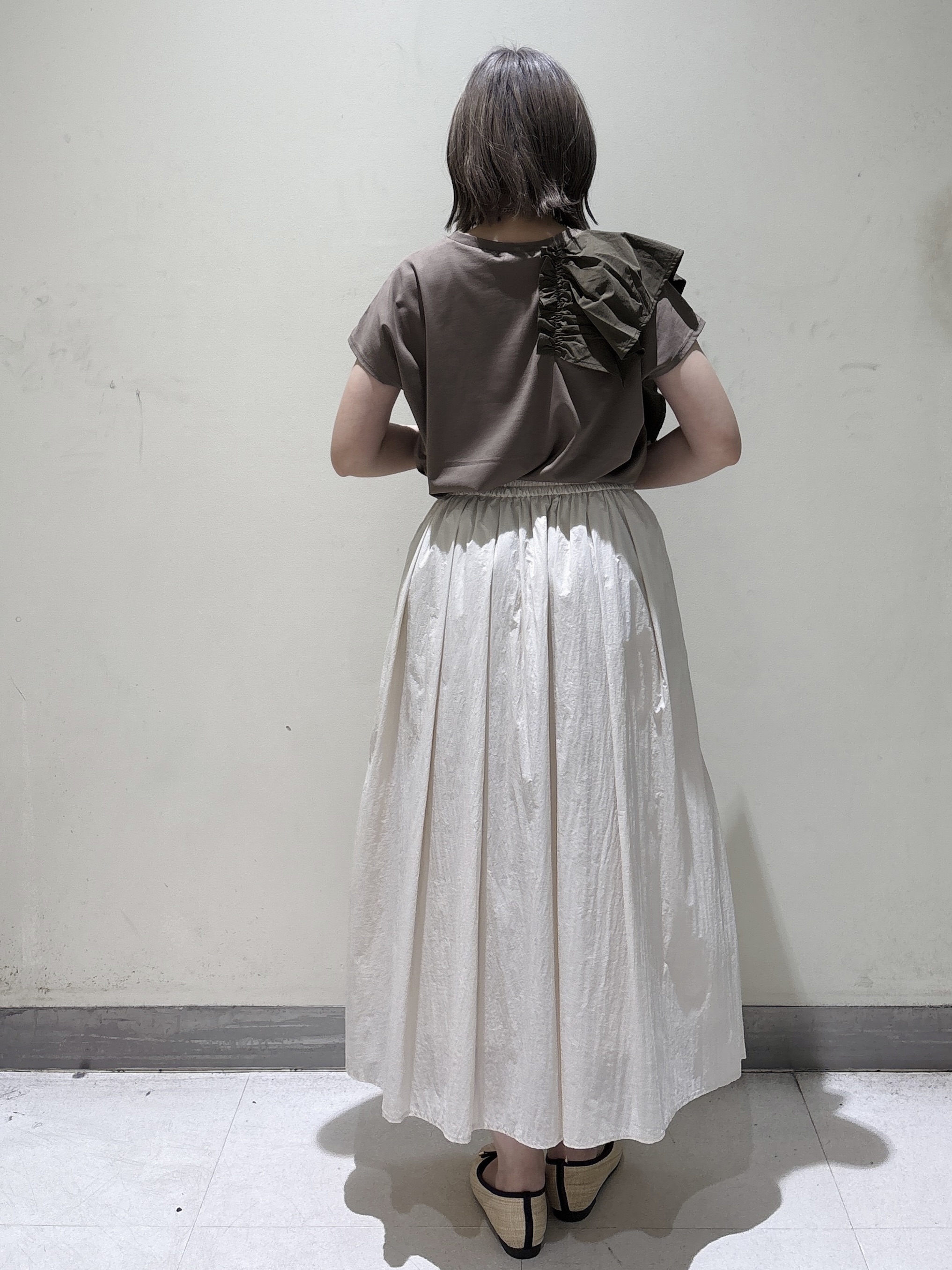 みきちぃさんの「OPAQUE.CLIP｜【UVケア／接触冷感】アシメフリルドッキングカットソー《洗濯機OK》」を使ったコーディネート