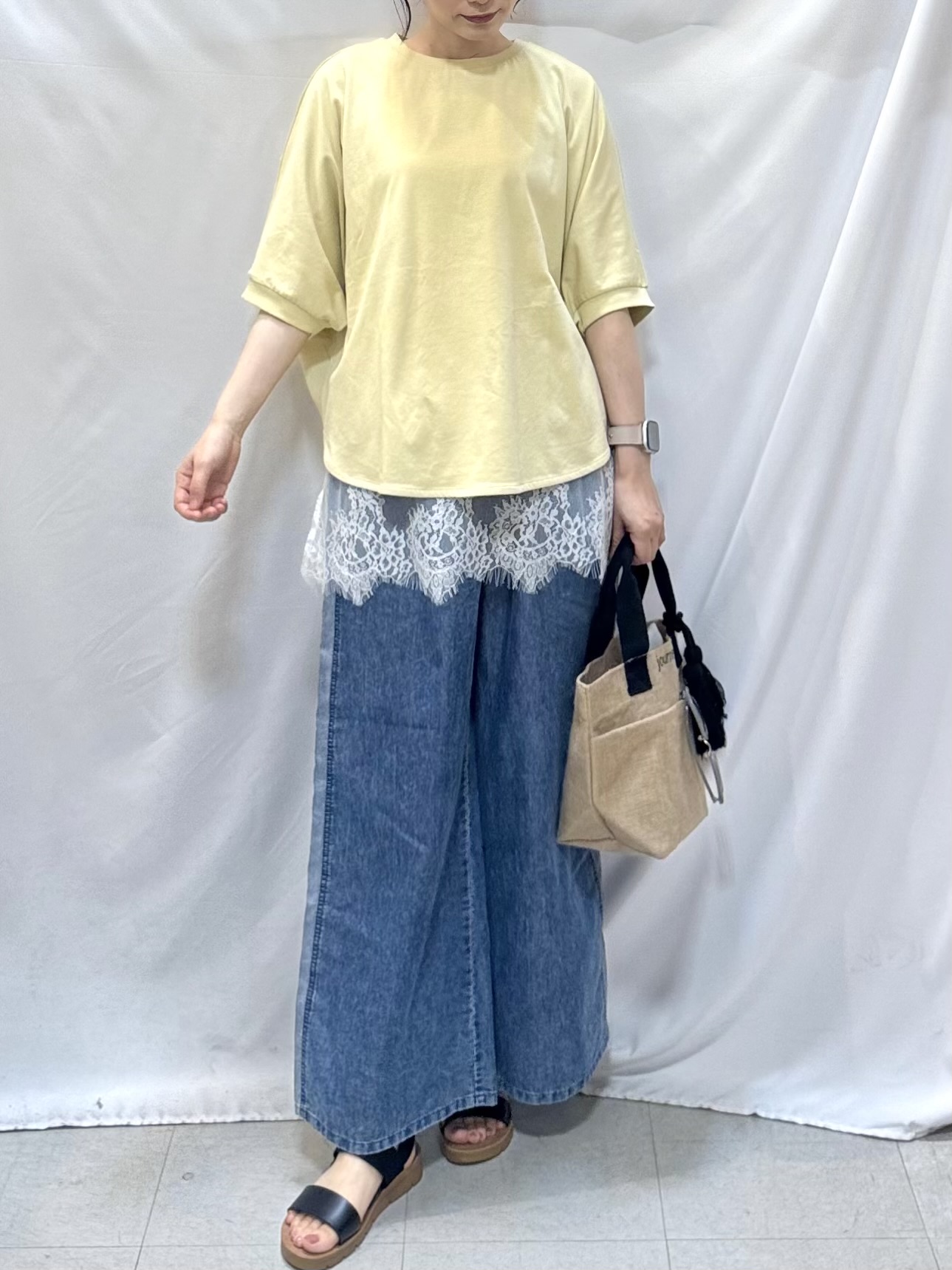 𝐇𝐢𝐫𝐨𝐦𝐢さんの「SHOO･LA･RUE｜【ひんやり/洗濯機可/S‐LL】二の腕隠れる 前後切り替えドルマントップス」を使ったコーディネート