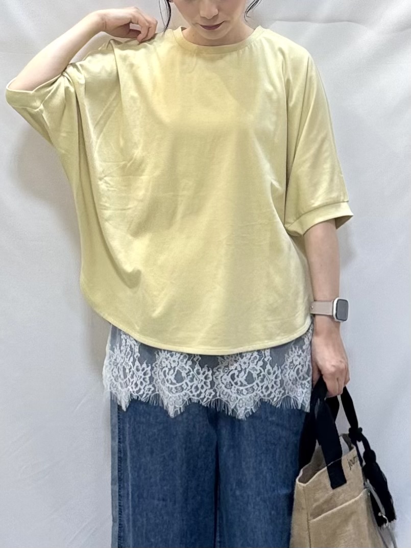 𝐇𝐢𝐫𝐨𝐦𝐢さんの「SHOO･LA･RUE｜【ひんやり/洗濯機可/S‐LL】二の腕隠れる 前後切り替えドルマントップス」を使ったコーディネート