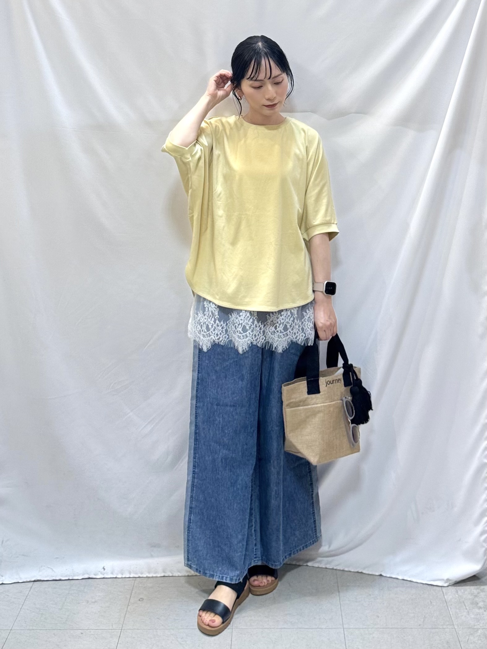 𝐇𝐢𝐫𝐨𝐦𝐢さんの「SHOO･LA･RUE｜【ひんやり/洗濯機可/S‐LL】二の腕隠れる 前後切り替えドルマントップス」を使ったコーディネート