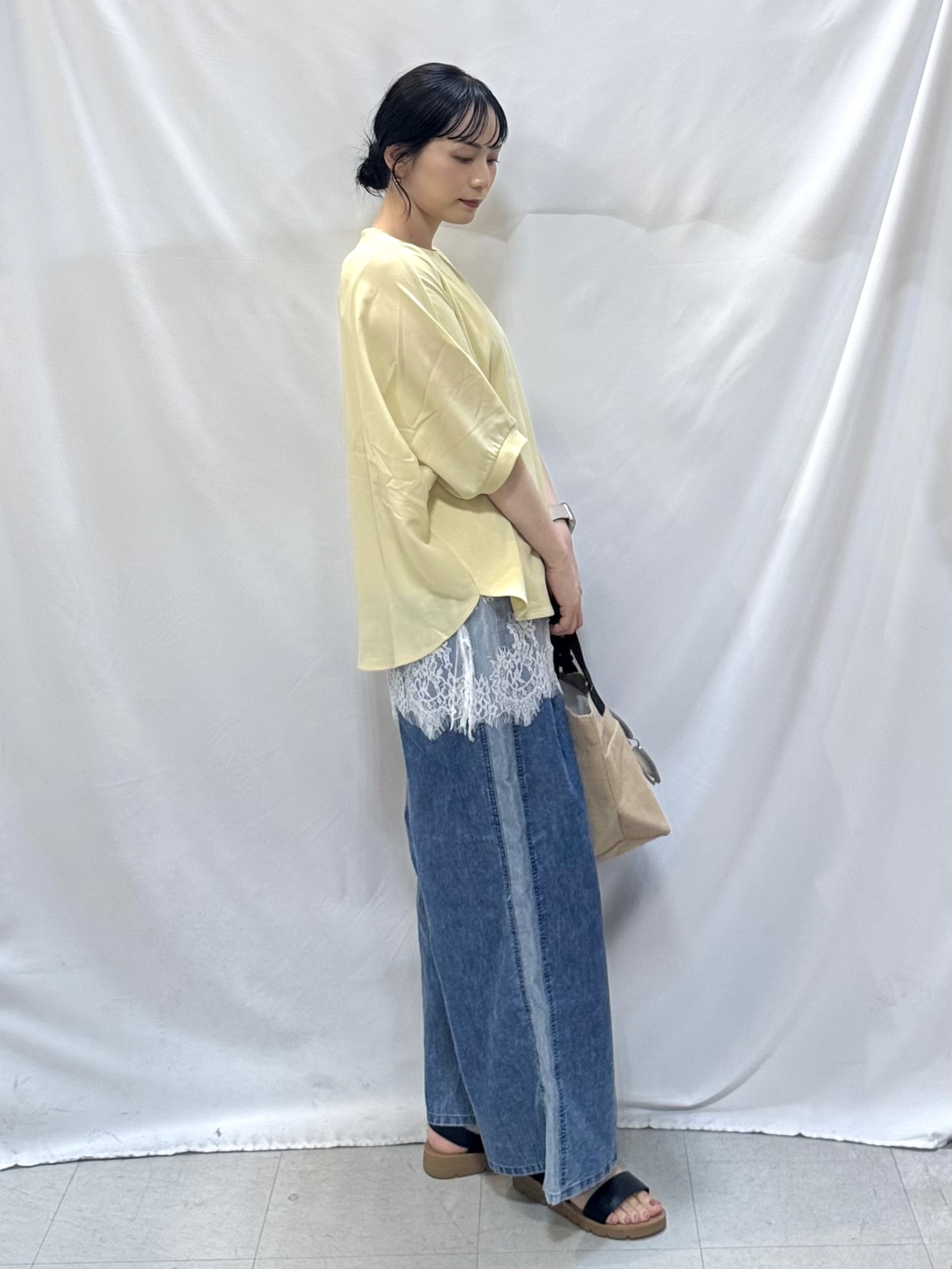 𝐇𝐢𝐫𝐨𝐦𝐢さんの「SHOO･LA･RUE｜【ひんやり/洗濯機可/S‐LL】二の腕隠れる 前後切り替えドルマントップス」を使ったコーディネート