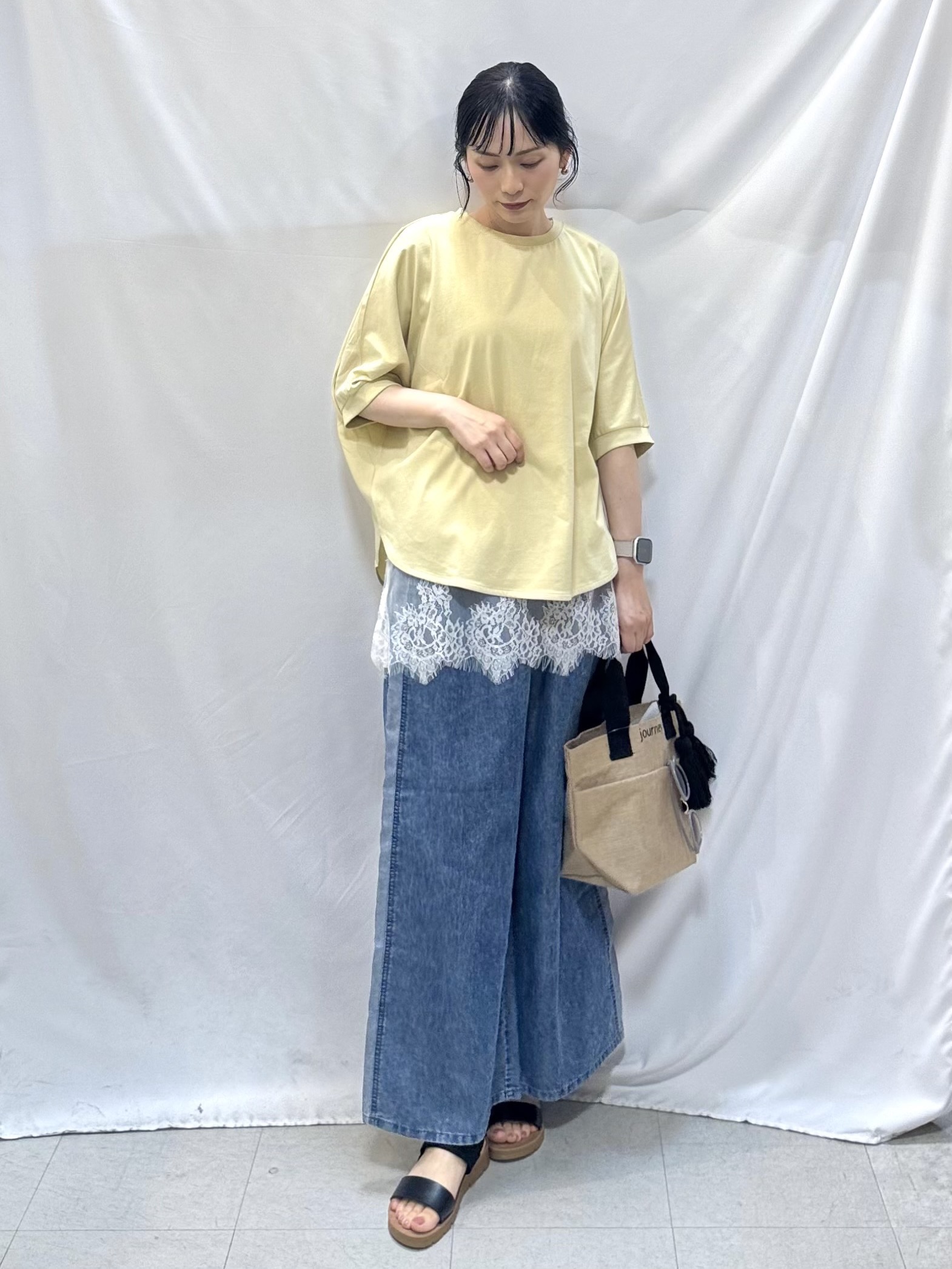 𝐇𝐢𝐫𝐨𝐦𝐢さんの「SHOO･LA･RUE｜【ひんやり/洗濯機可/S‐LL】二の腕隠れる 前後切り替えドルマントップス」を使ったコーディネート