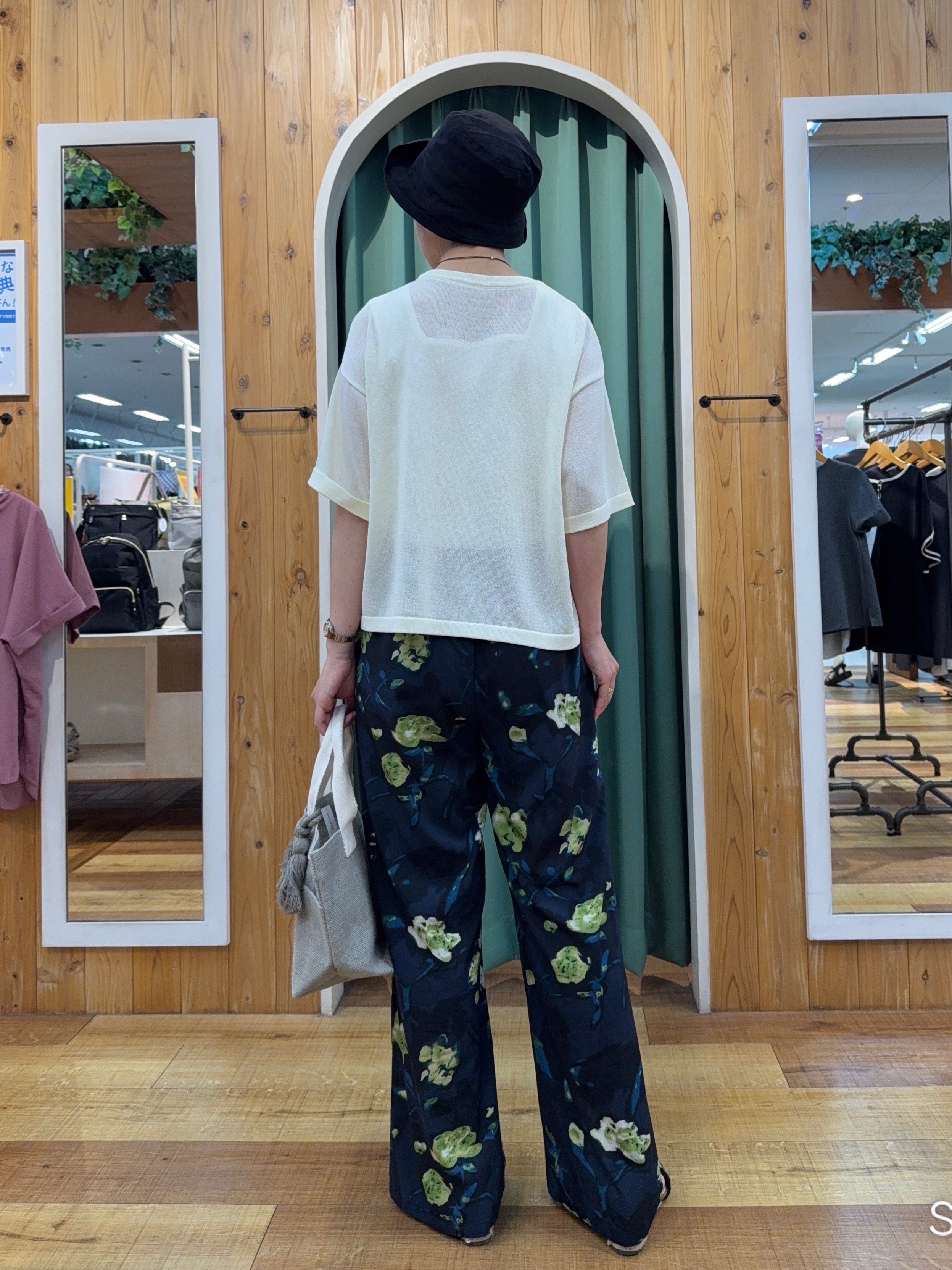 きょんさんの「SHOO･LA･RUE｜【体型カバー】程よい透け感 デザインアソート 5分袖シアーニット」を使ったコーディネート