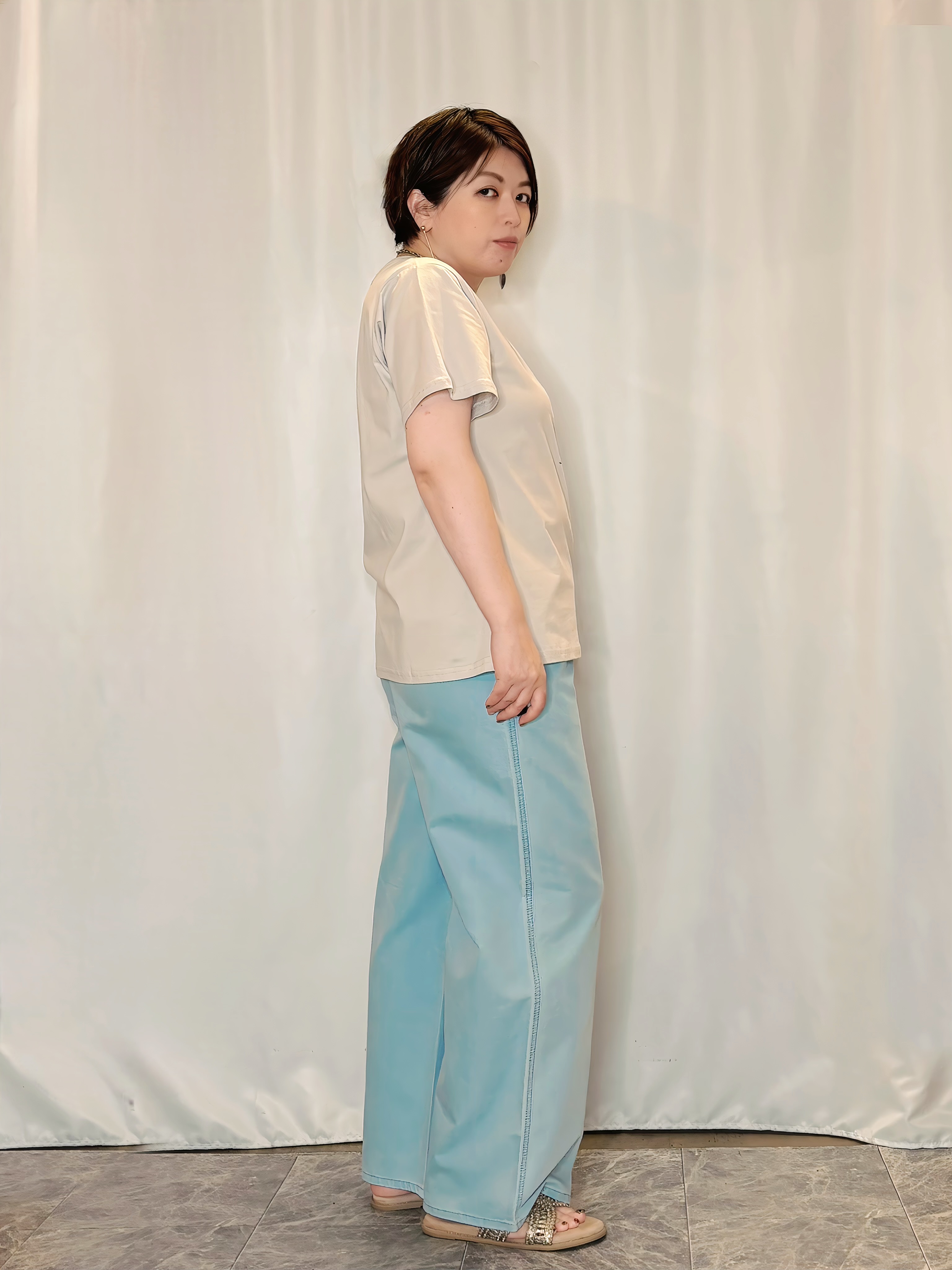 たみさんの「SHOO･LA･RUE｜【ひんやり/S-LL/体型カバー】ペプラムフリルとゴールドパーツが女性らしい UVパーカ」を使ったコーディネート