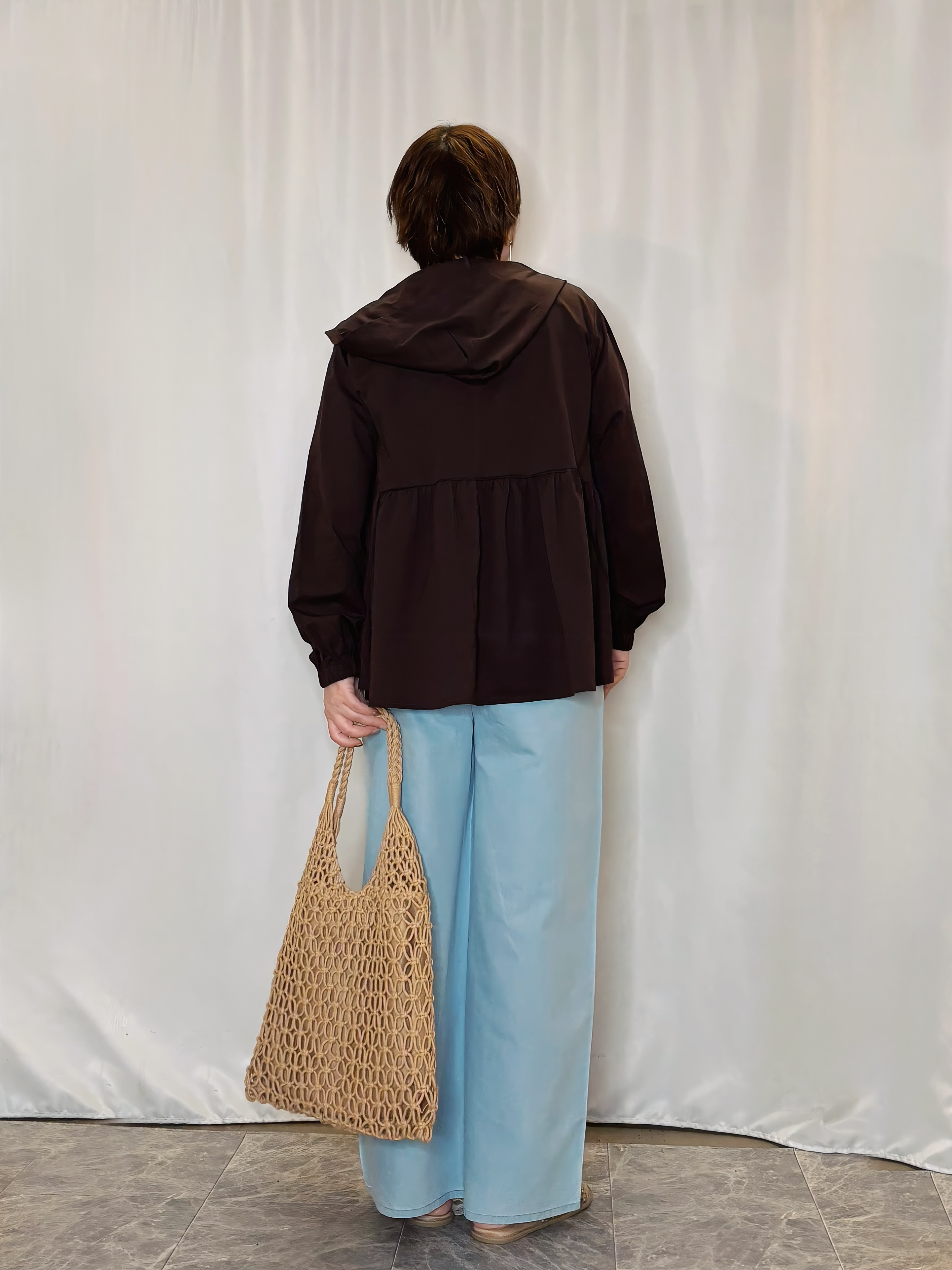たみさんの「SHOO･LA･RUE｜【ひんやり/S-LL/体型カバー】ペプラムフリルとゴールドパーツが女性らしい UVパーカ」を使ったコーディネート