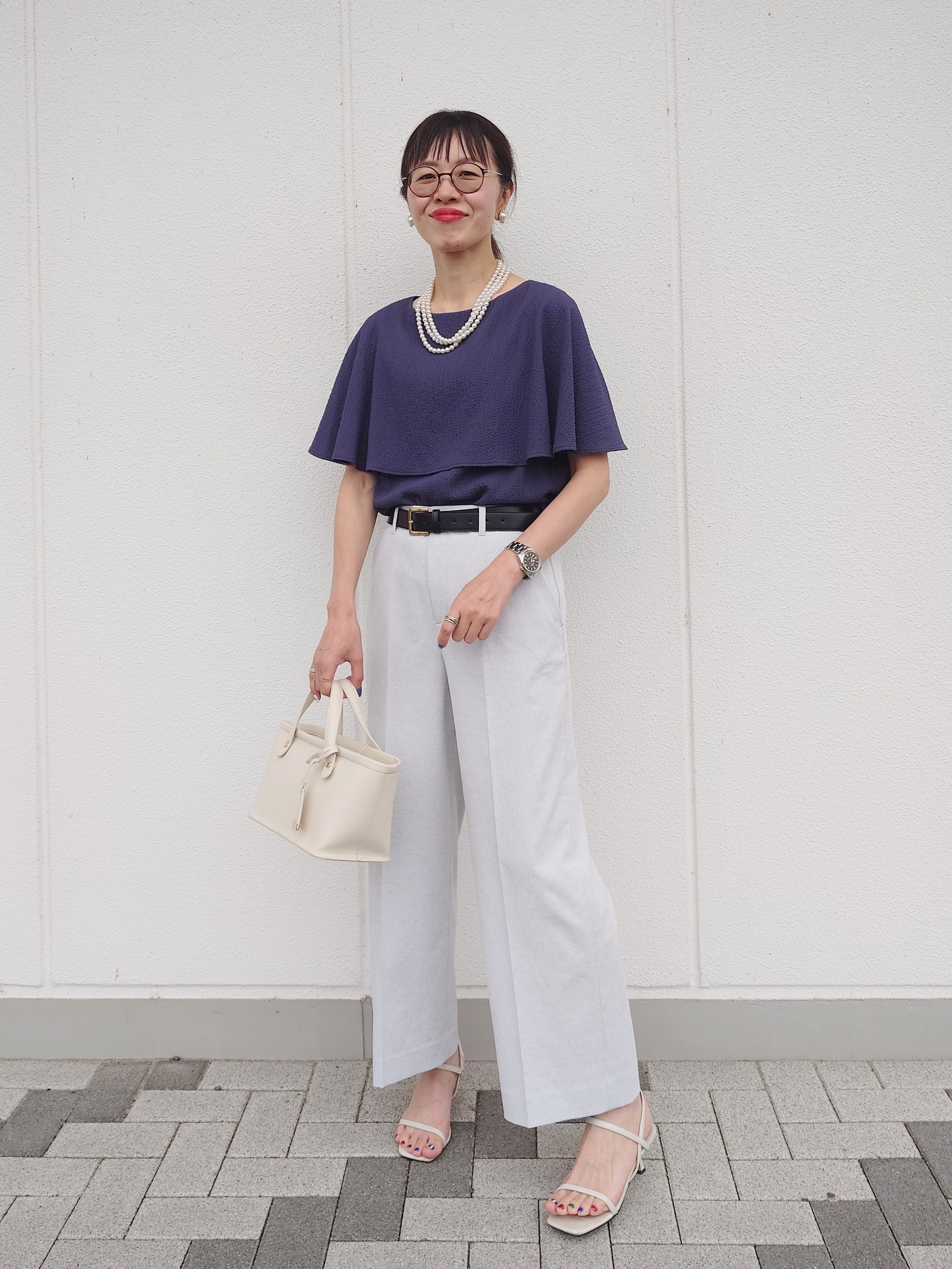 MUTSUKOさんの「UNTITLED｜【洗える/ストレッチ性/フェミニン】ケープデザインブラウス」を使ったコーディネート
