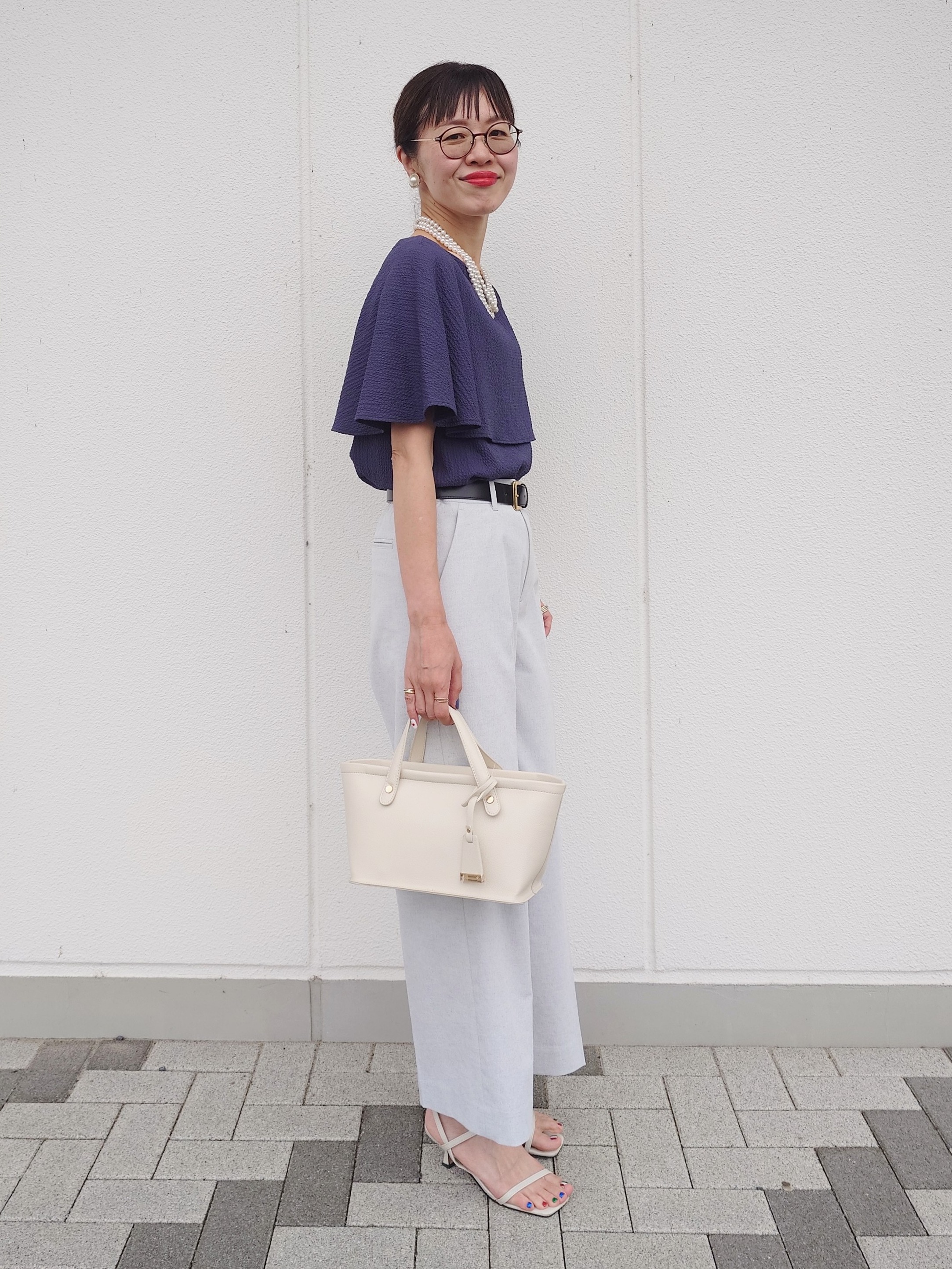 MUTSUKOさんの「UNTITLED｜【洗える/ストレッチ性/フェミニン】ケープデザインブラウス」を使ったコーディネート