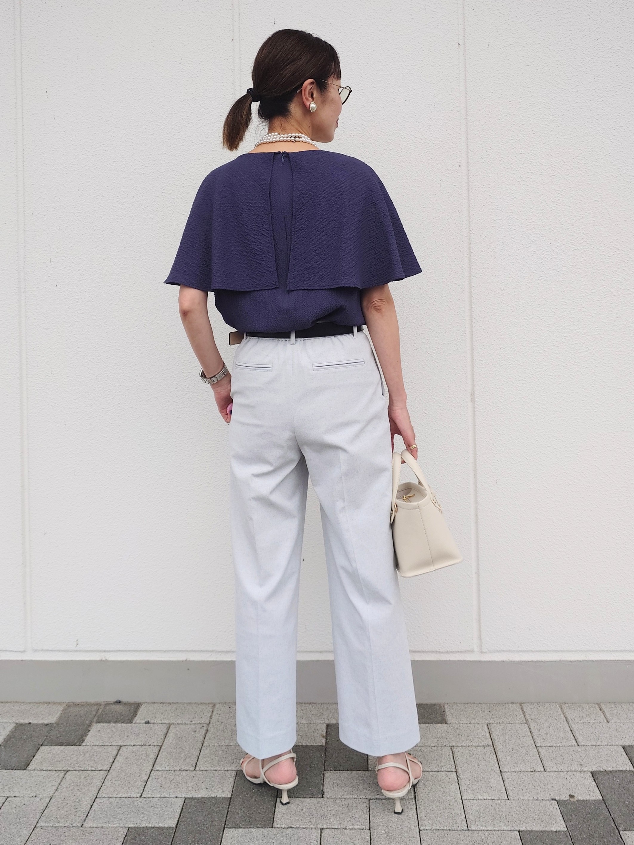 MUTSUKOさんの「UNTITLED｜【洗える/ストレッチ性/フェミニン】ケープデザインブラウス」を使ったコーディネート