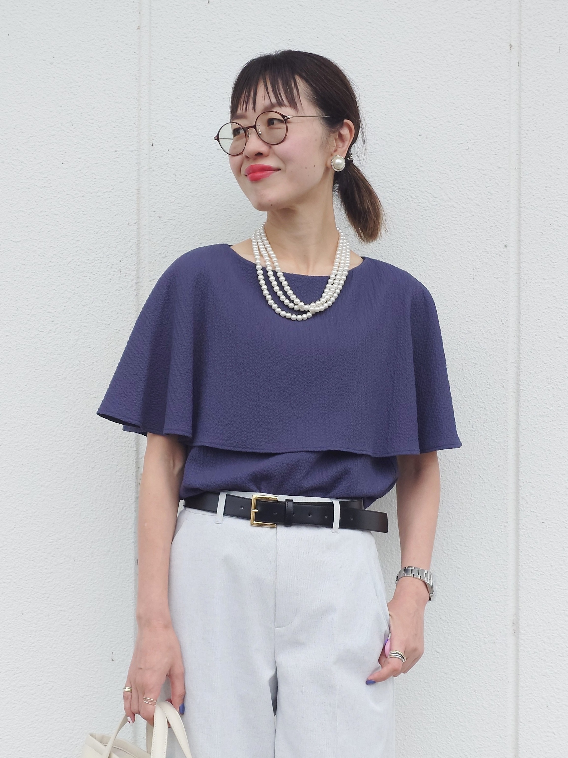 MUTSUKOさんの「UNTITLED｜【洗える/ストレッチ性/フェミニン】ケープデザインブラウス」を使ったコーディネート