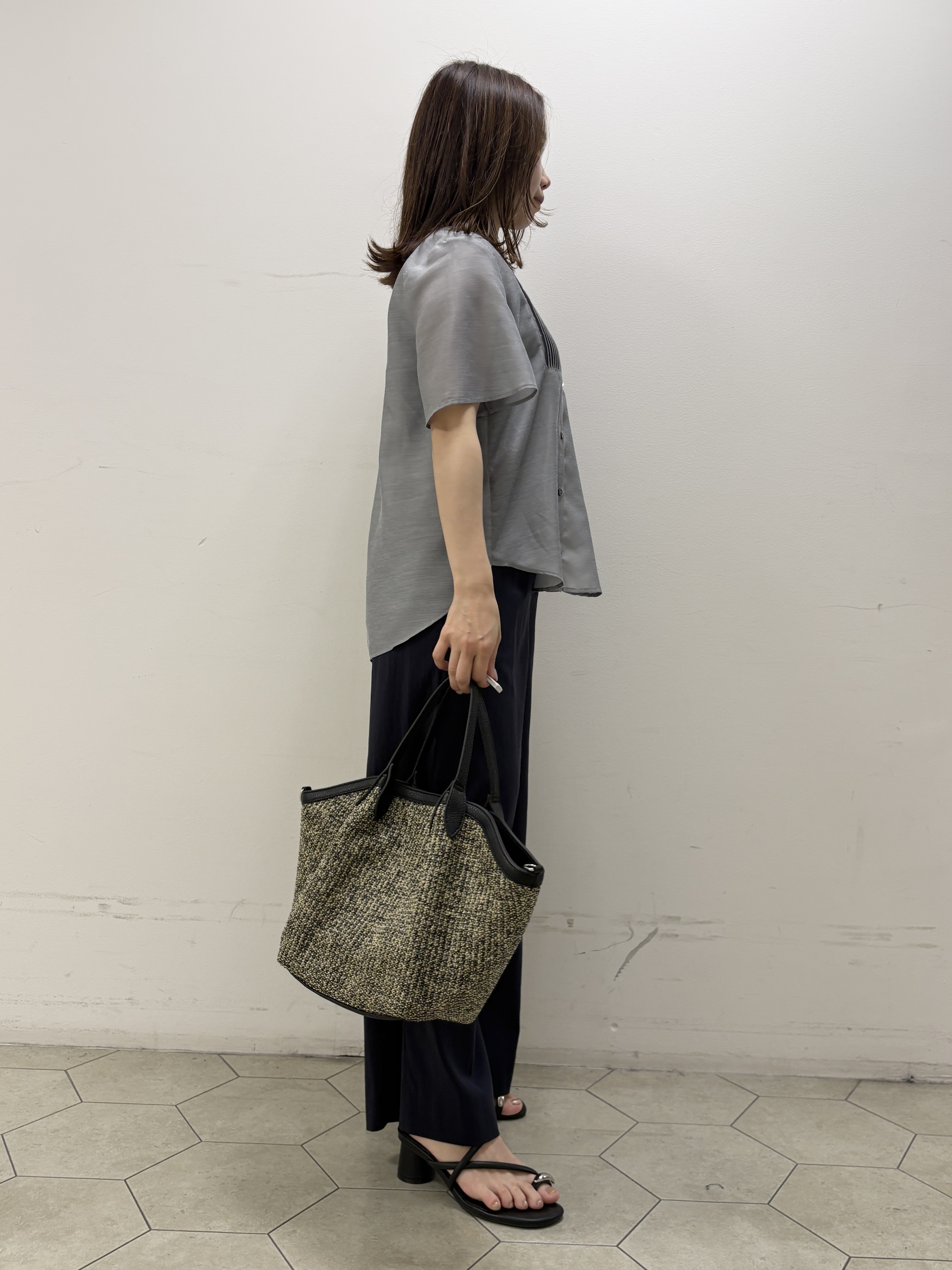 kahoさんの「INDIVI｜【接触冷感/洗える】シアーシャンブレーピンタックブラウス」を使ったコーディネート