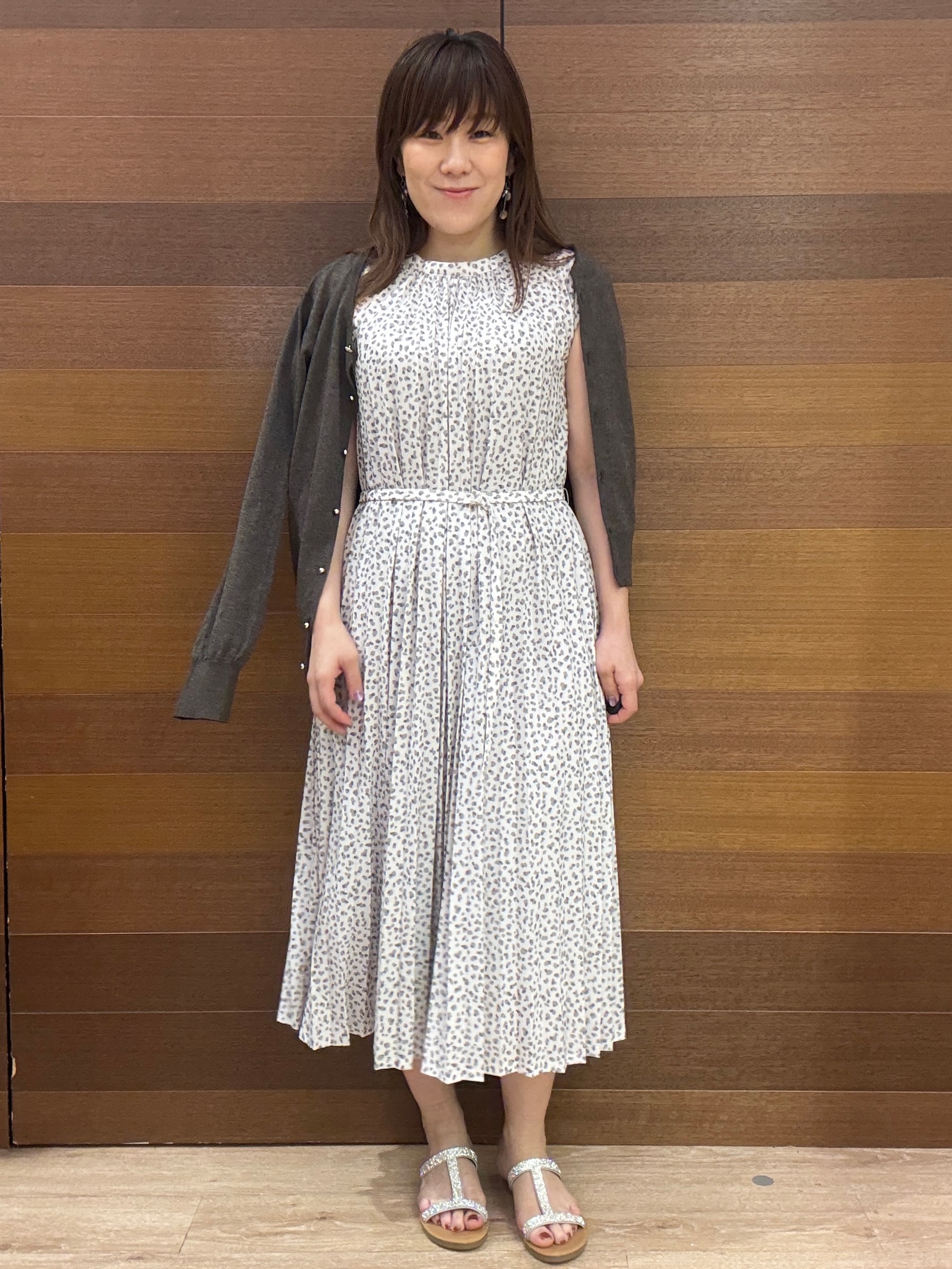 maichiさんの「OPAQUE.CLIP｜【接触冷感】シアーラメドルマンショートカーディガン《洗濯機OK》」を使ったコーディネート
