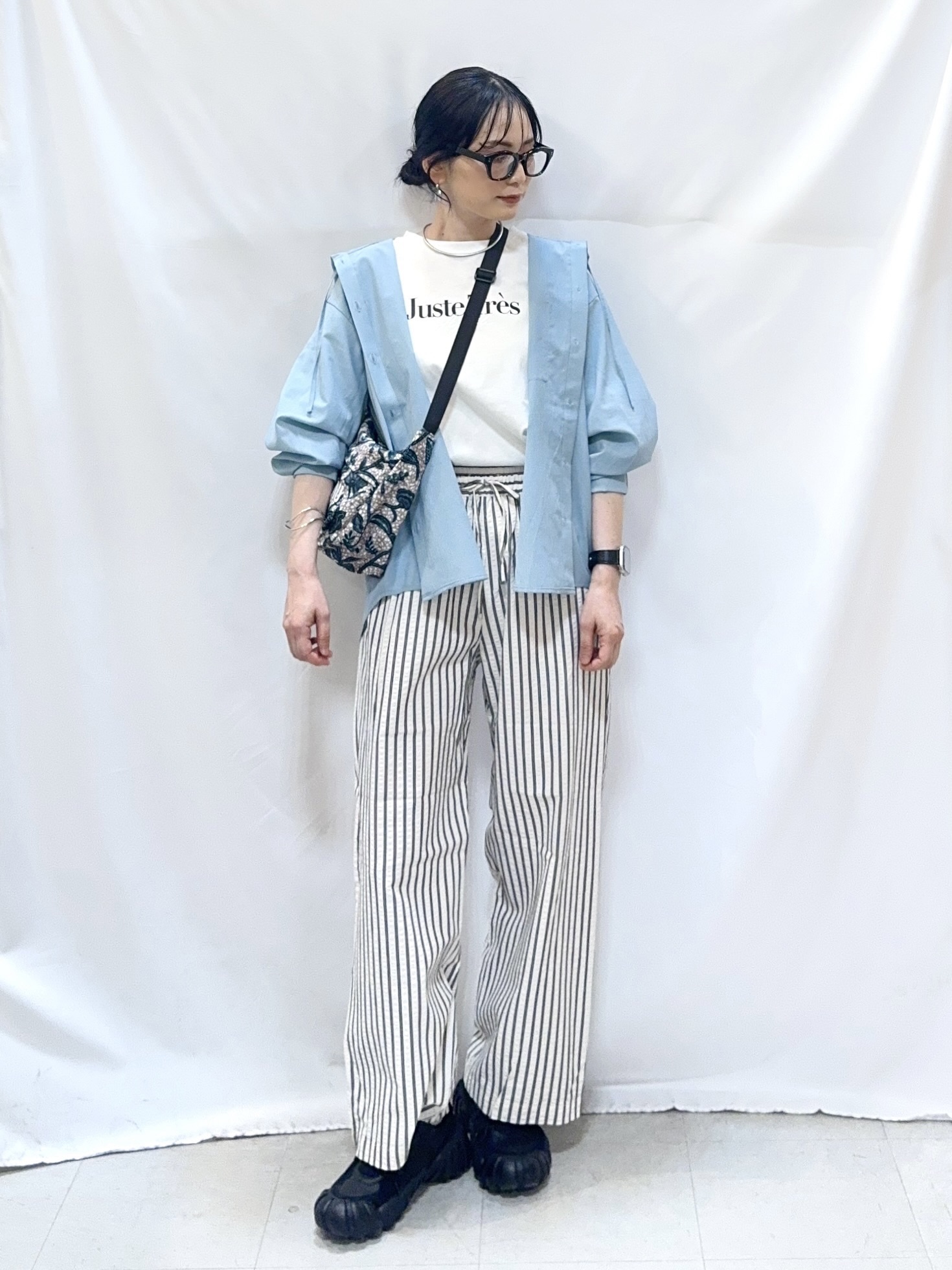 𝐇𝐢𝐫𝐨𝐦𝐢さんの「SHOO･LA･RUE｜【さらり快適/洗濯機可/S-LL】UVカット機能付き ライトな着心地 ひんやりシャツパーカ」を使ったコーディネート
