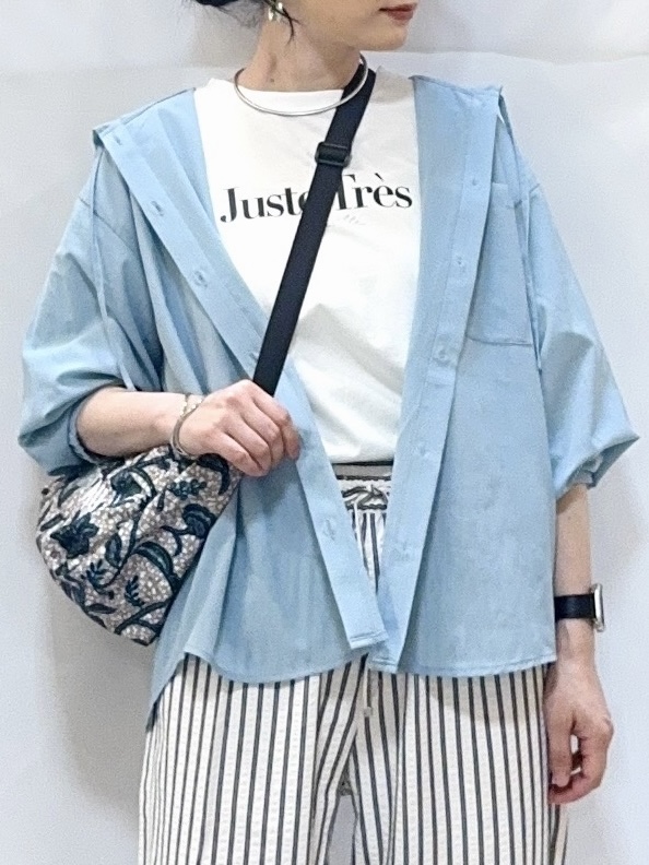 𝐇𝐢𝐫𝐨𝐦𝐢さんの「SHOO･LA･RUE｜【さらり快適/洗濯機可/S-LL】UVカット機能付き ライトな着心地 ひんやりシャツパーカ」を使ったコーディネート