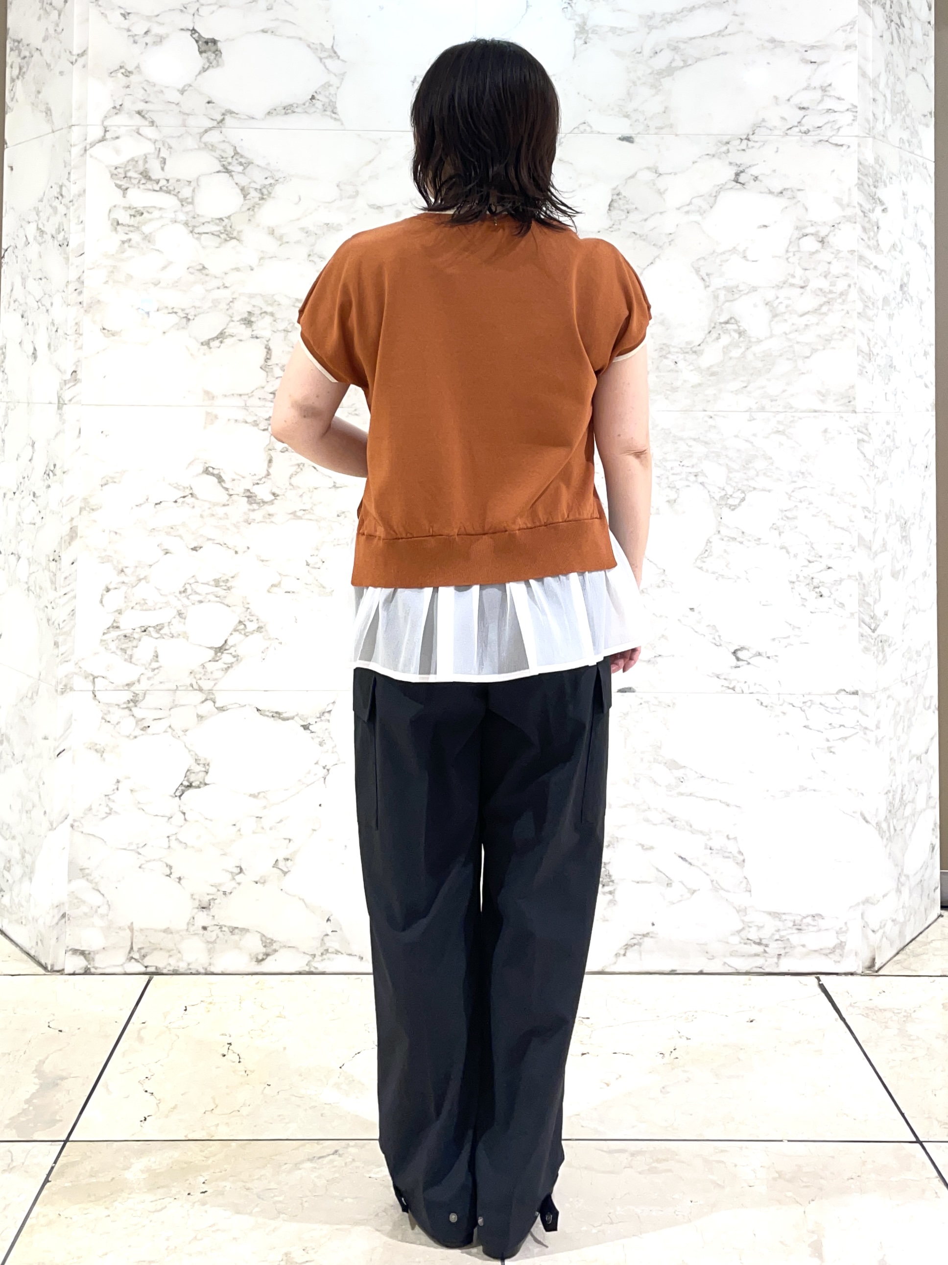 Tomoさんの「grove｜人気デザインが夏verで登場！【体型カバー】裾レイヤードニット」を使ったコーディネート