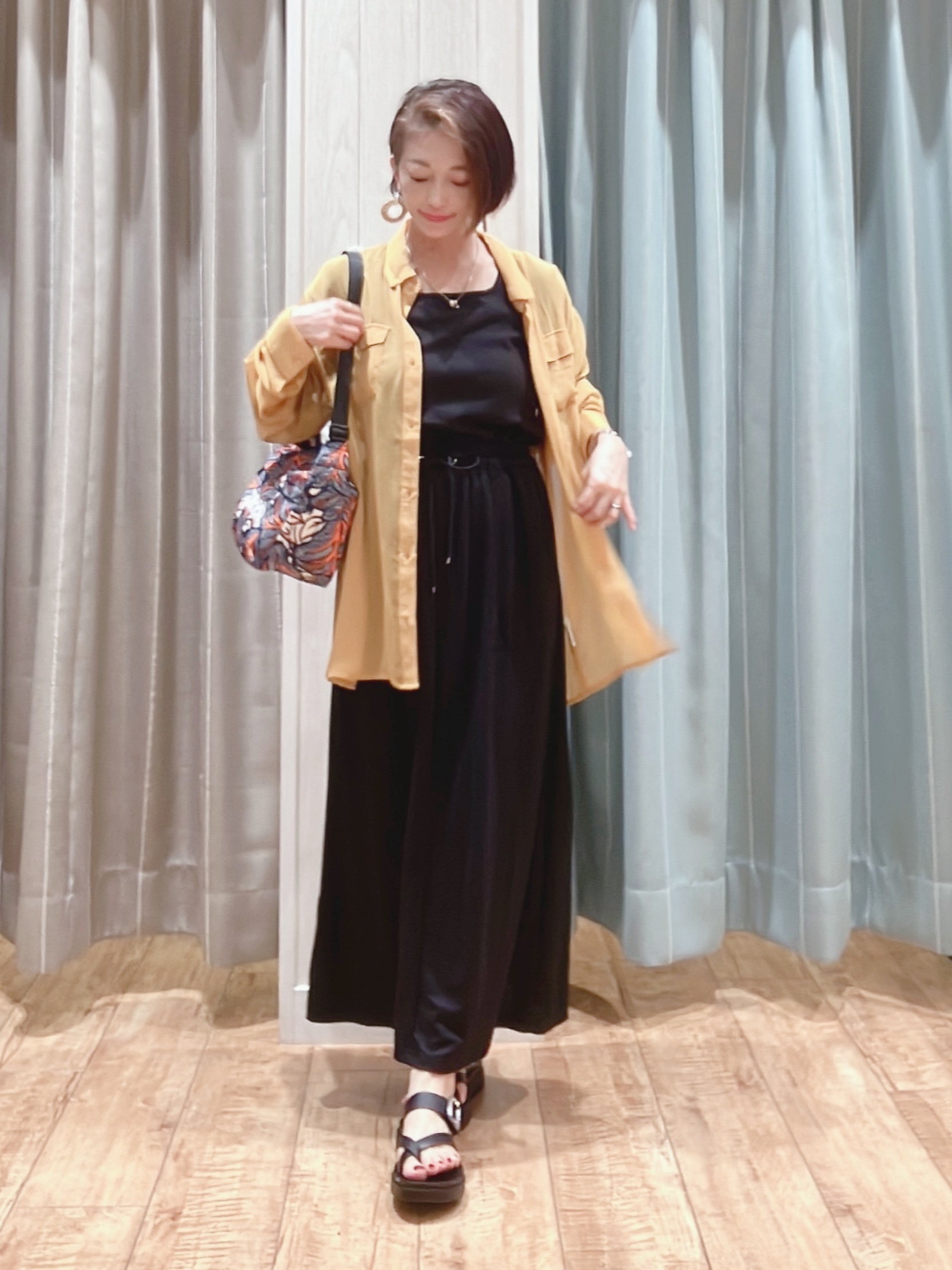 aaamiさんの「SHOO･LA･RUE｜【洗濯機可】ダブルポケット 楊柳しぼしぼシアーシャツ」を使ったコーディネート