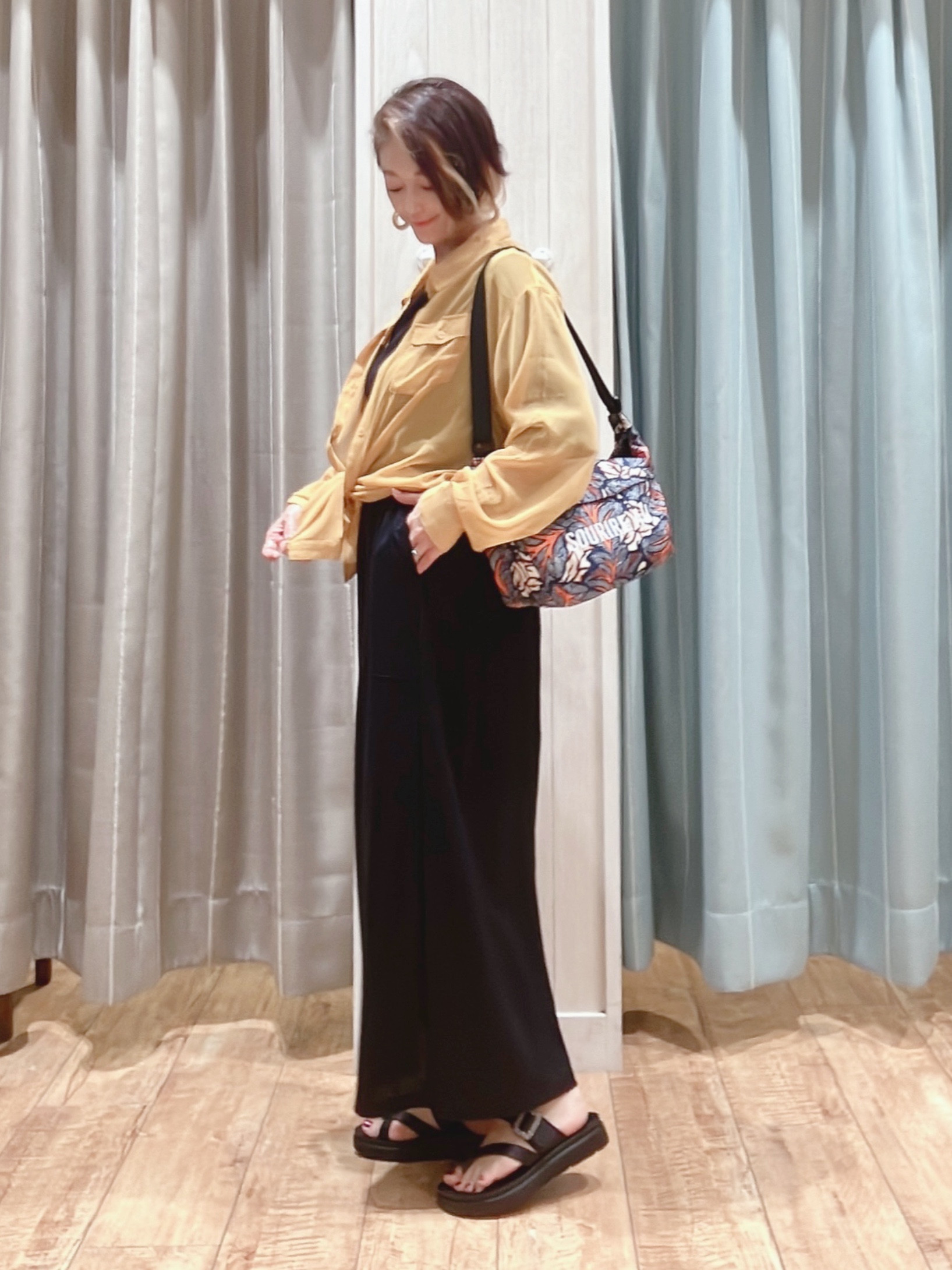 aaamiさんの「SHOO･LA･RUE｜【洗濯機可】ダブルポケット 楊柳しぼしぼシアーシャツ」を使ったコーディネート