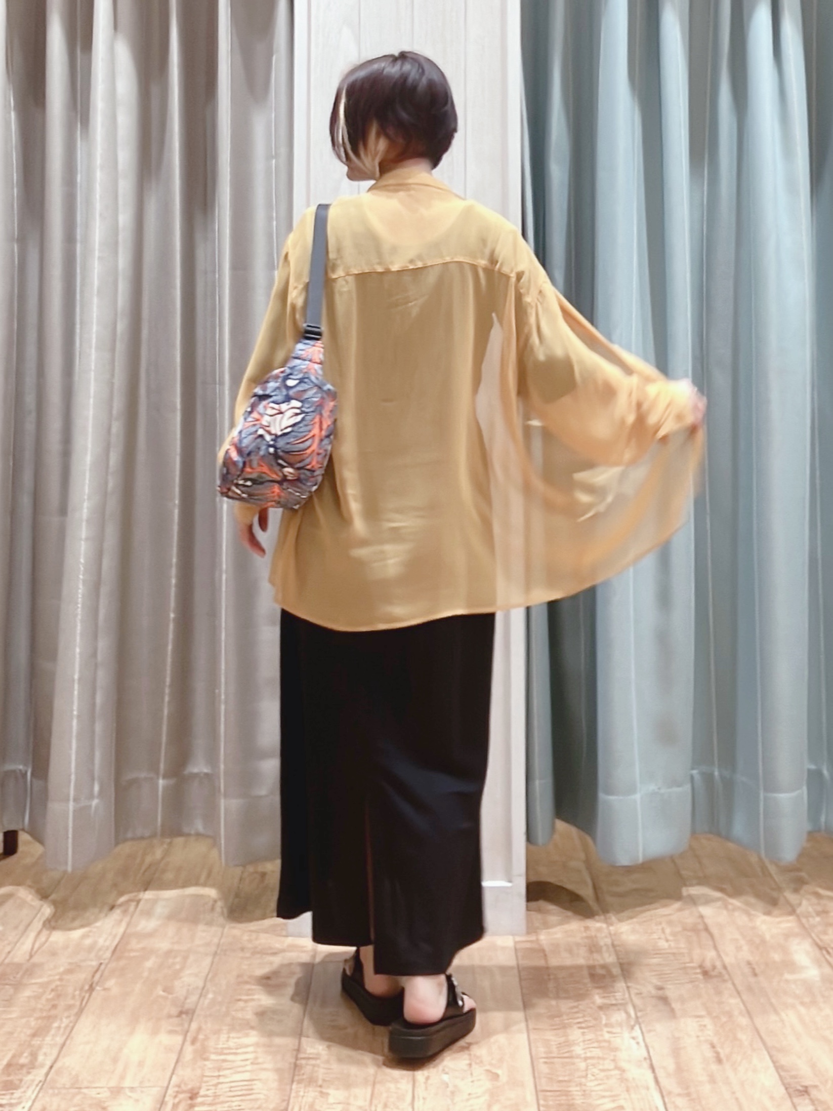 aaamiさんの「SHOO･LA･RUE｜【洗濯機可】ダブルポケット 楊柳しぼしぼシアーシャツ」を使ったコーディネート