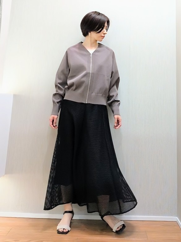 ミズタさんの「UNTITLED｜【アンサンブル可/日除け・冷房対策】シアーレーヨンZIPカーディガン」を使ったコーディネート
